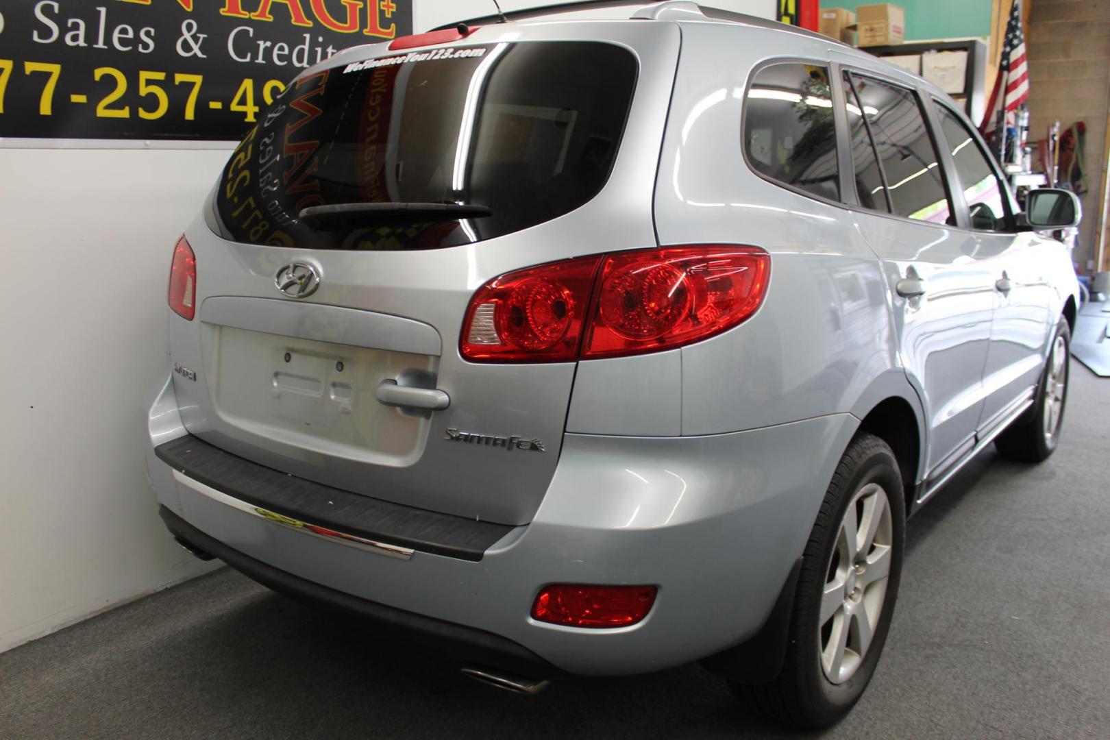 2007 SILVER /GRAY Hyundai Santa Fe Limited (5NMSH13E37H) with an 3.3L V6 DOHC 24V engine, 5-Speed Automatic Overdrive transmission, located at 533 S West End Blvd., Quakertown, PA, 18951, (877) 257-4995, 40.343994, -75.303604 - INCLUDED IN THE SALE PRICE OF EVERY VEHICLE: 48 Hour Money Back Guarantee 6 Month - 6,000 Mile Warranty Brand New PA State Inspection & Emission $10 Oil Changes for the Life of the Loan Complete CARFAX - Photo#3