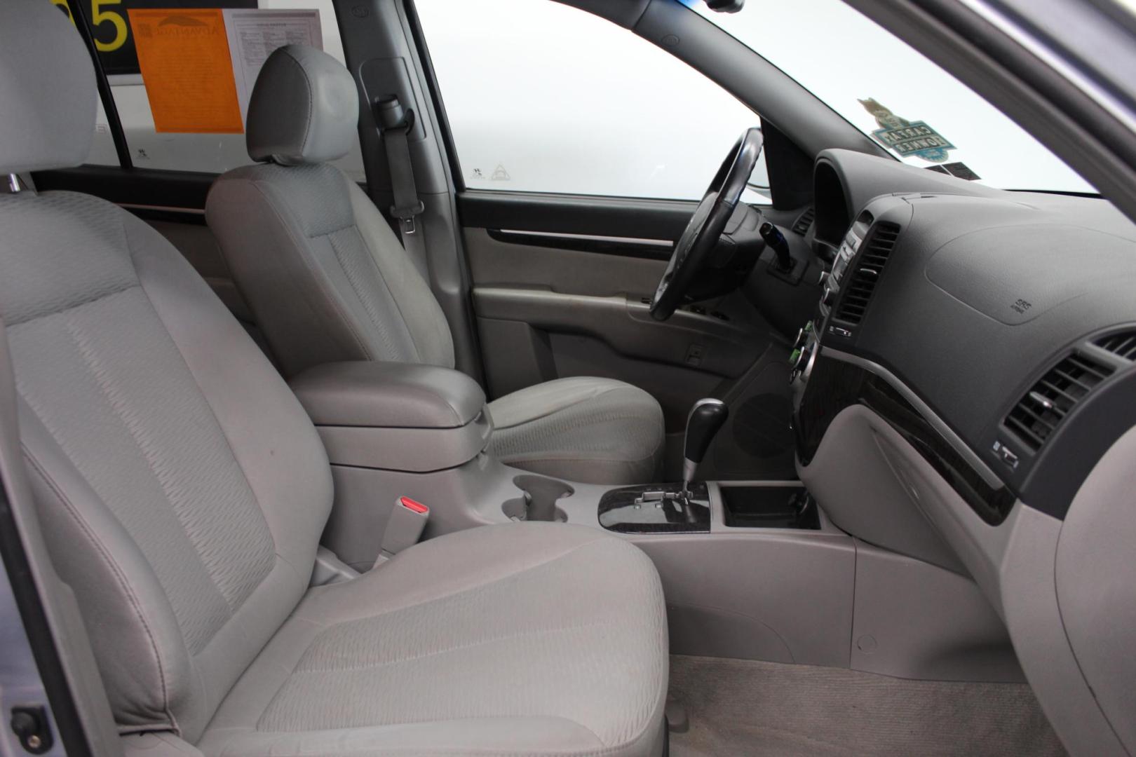 2007 SILVER /GRAY Hyundai Santa Fe Limited (5NMSH13E37H) with an 3.3L V6 DOHC 24V engine, 5-Speed Automatic Overdrive transmission, located at 533 S West End Blvd., Quakertown, PA, 18951, (877) 257-4995, 40.343994, -75.303604 - INCLUDED IN THE SALE PRICE OF EVERY VEHICLE: 48 Hour Money Back Guarantee 6 Month - 6,000 Mile Warranty Brand New PA State Inspection & Emission $10 Oil Changes for the Life of the Loan Complete CARFAX - Photo#5