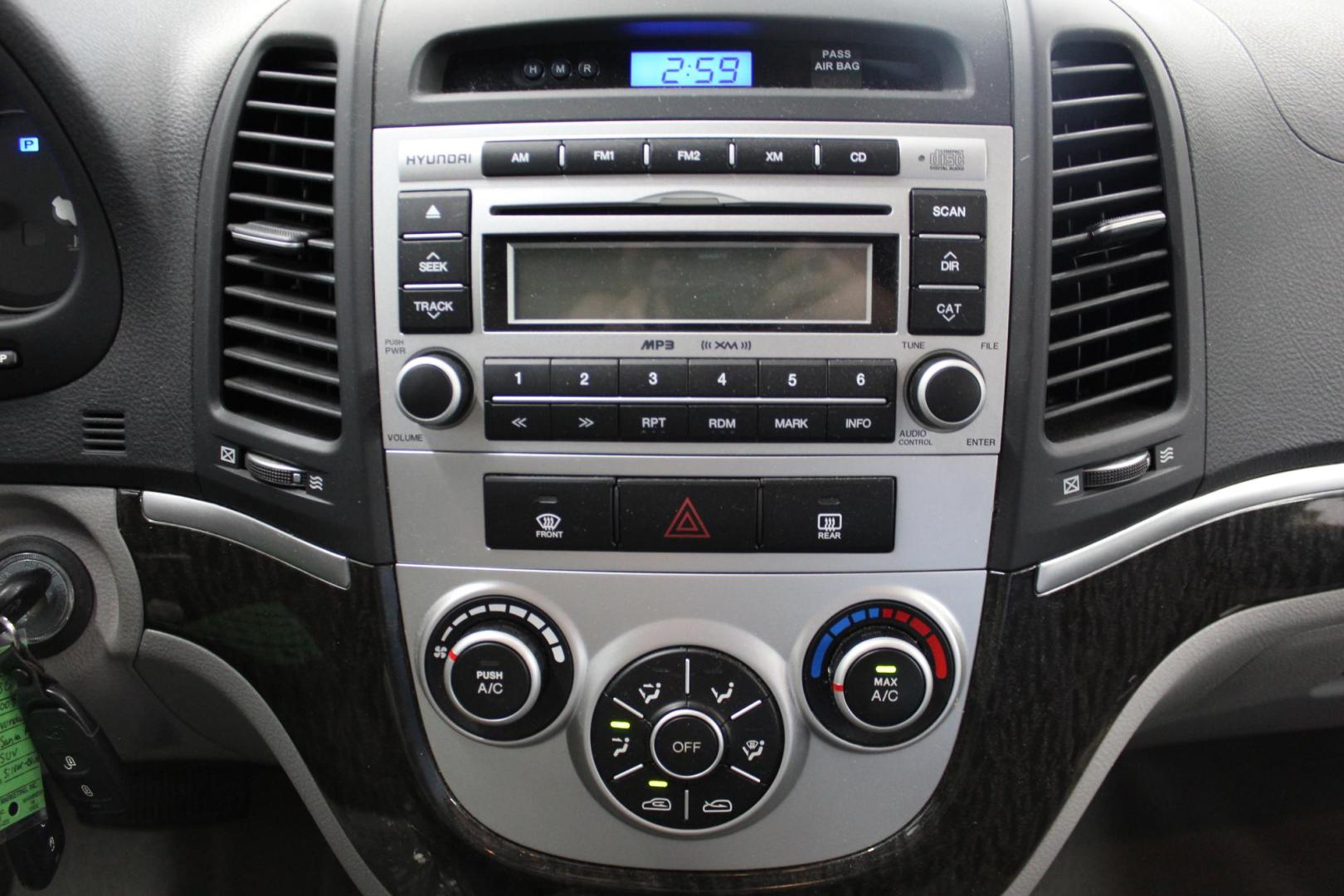 2007 SILVER /GRAY Hyundai Santa Fe Limited (5NMSH13E37H) with an 3.3L V6 DOHC 24V engine, 5-Speed Automatic Overdrive transmission, located at 533 S West End Blvd., Quakertown, PA, 18951, (877) 257-4995, 40.343994, -75.303604 - INCLUDED IN THE SALE PRICE OF EVERY VEHICLE: 48 Hour Money Back Guarantee 6 Month - 6,000 Mile Warranty Brand New PA State Inspection & Emission $10 Oil Changes for the Life of the Loan Complete CARFAX - Photo#7