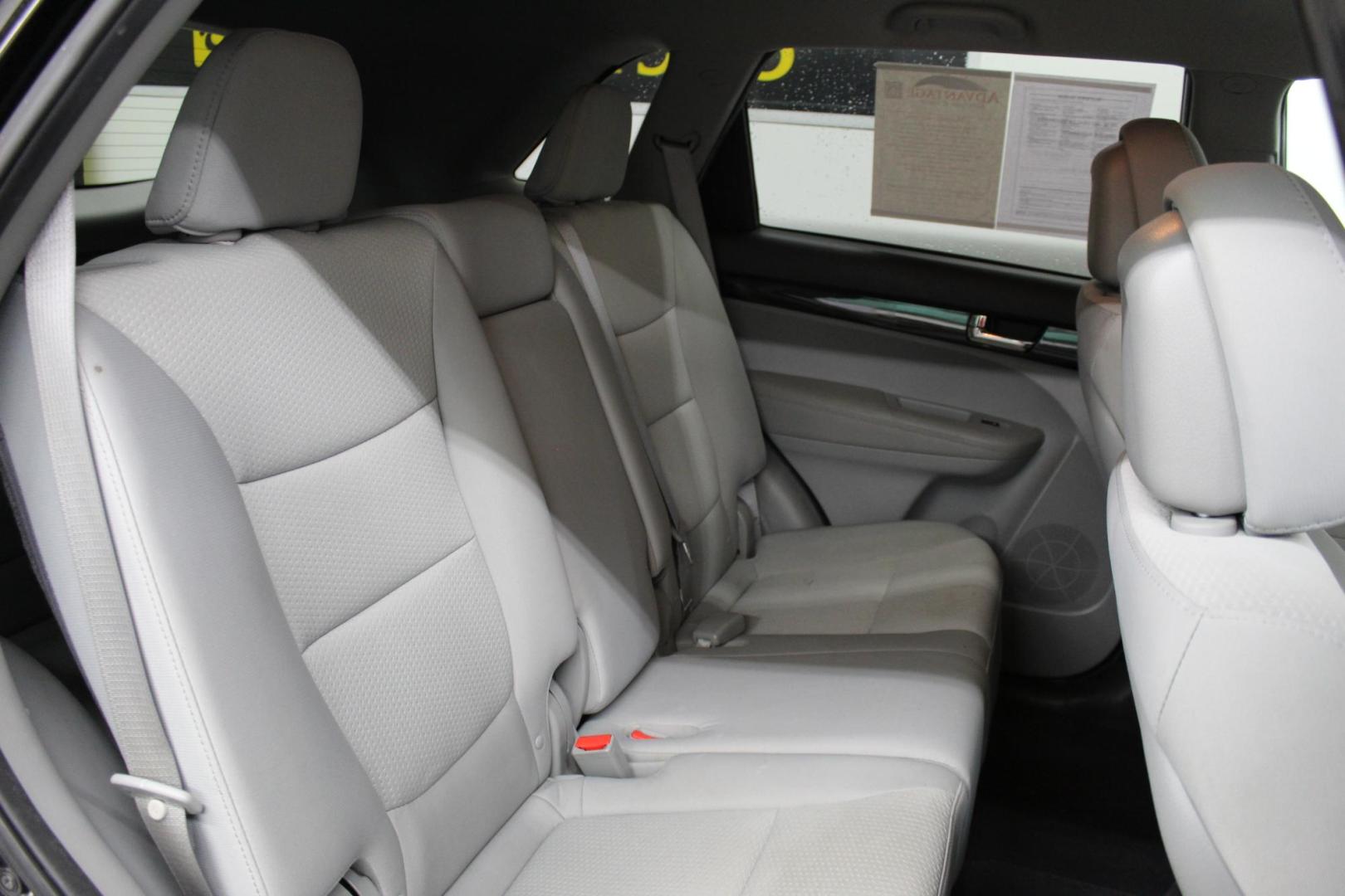 2013 /GRAY Kia Sorento LX 2WD (5XYKT4A18DG) with an 2.4L L4 DOHC 16V engine, 6-Speed Automatic transmission, located at 533 S West End Blvd., Quakertown, PA, 18951, (877) 257-4995, 40.343994, -75.303604 - INCLUDED IN THE SALE PRICE OF EVERY VEHICLE: 48 Hour Money Back Guarantee 6 Month - 6,000 Mile Warranty Brand New PA State Inspection & Emission $10 Oil Changes for the Life of the Loan Complete CARFAX - Photo#5
