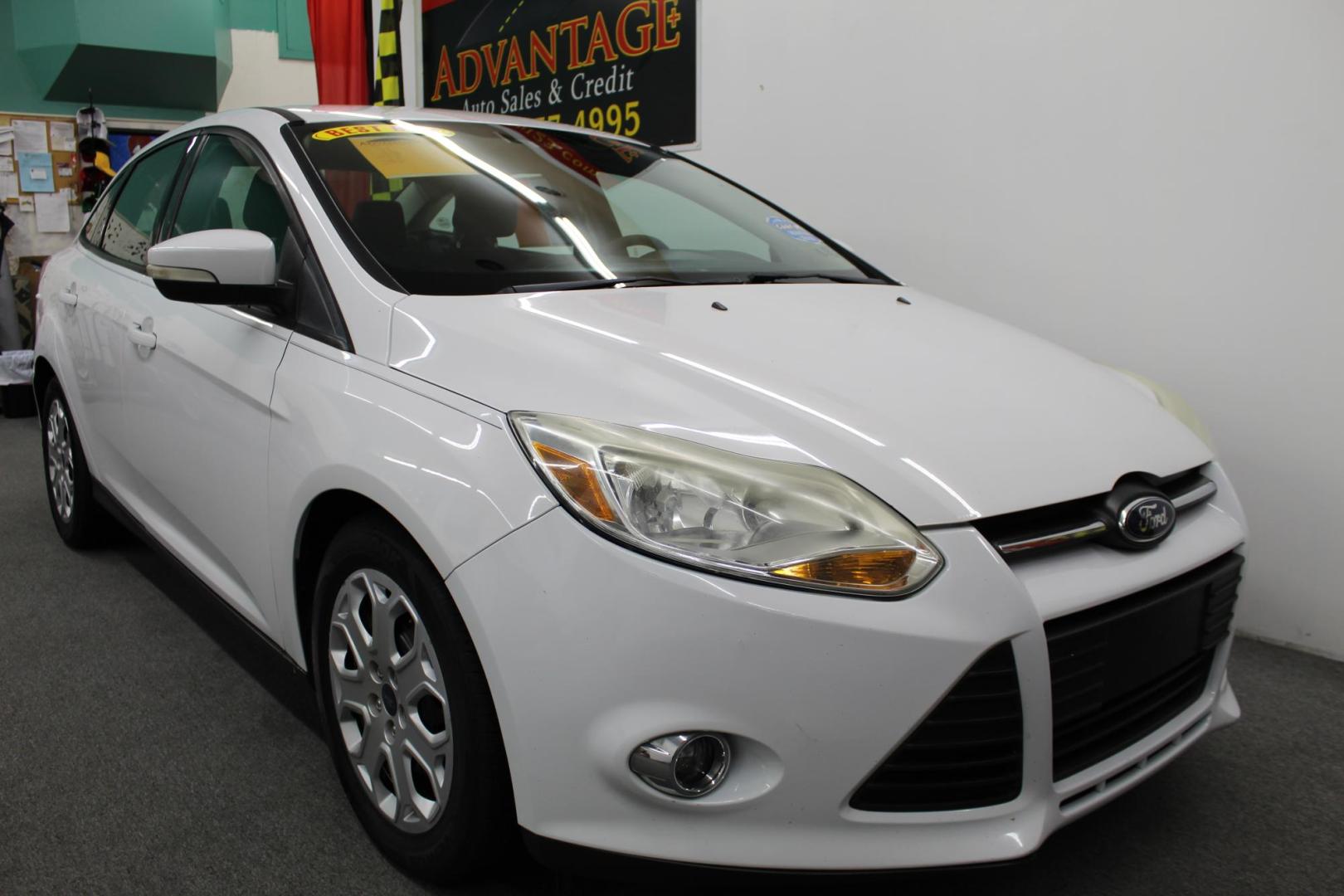 2012 WHITE /GRAY Ford Focus SE Sedan (1FAHP3F22CL) with an 2.0L L4 DOHC 16V engine, located at 533 S West End Blvd., Quakertown, PA, 18951, (877) 257-4995, 40.343994, -75.303604 - INCLUDED IN THE SALE PRICE OF EVERY VEHICLE: 48 Hour Money Back Guarantee 6 Month - 6,000 Mile Warranty Brand New PA State Inspection & Emission $10 Oil Changes for the Life of the Loan Complete CARFAX - Photo#2