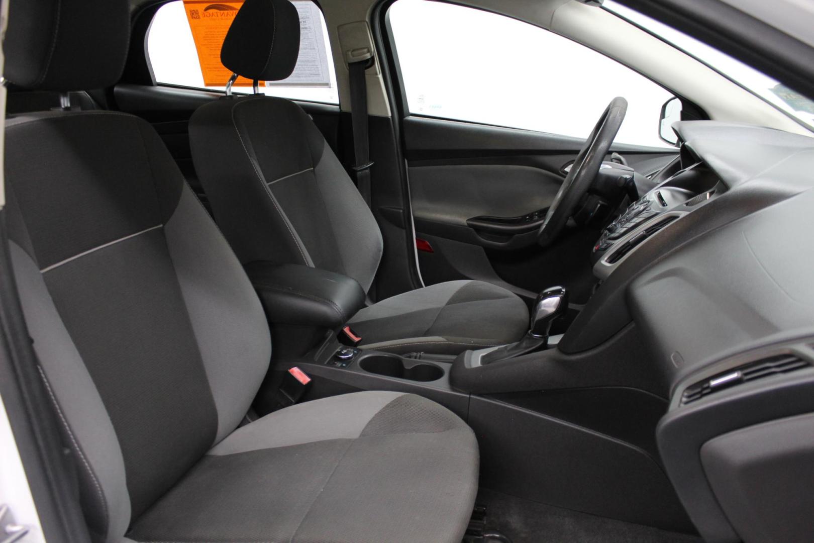 2012 WHITE /GRAY Ford Focus SE Sedan (1FAHP3F22CL) with an 2.0L L4 DOHC 16V engine, located at 533 S West End Blvd., Quakertown, PA, 18951, (877) 257-4995, 40.343994, -75.303604 - INCLUDED IN THE SALE PRICE OF EVERY VEHICLE: 48 Hour Money Back Guarantee 6 Month - 6,000 Mile Warranty Brand New PA State Inspection & Emission $10 Oil Changes for the Life of the Loan Complete CARFAX - Photo#5