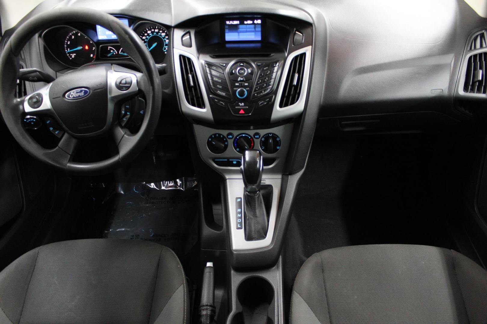 2012 WHITE /GRAY Ford Focus SE Sedan (1FAHP3F22CL) with an 2.0L L4 DOHC 16V engine, located at 533 S West End Blvd., Quakertown, PA, 18951, (877) 257-4995, 40.343994, -75.303604 - INCLUDED IN THE SALE PRICE OF EVERY VEHICLE: 48 Hour Money Back Guarantee 6 Month - 6,000 Mile Warranty Brand New PA State Inspection & Emission $10 Oil Changes for the Life of the Loan Complete CARFAX - Photo#6