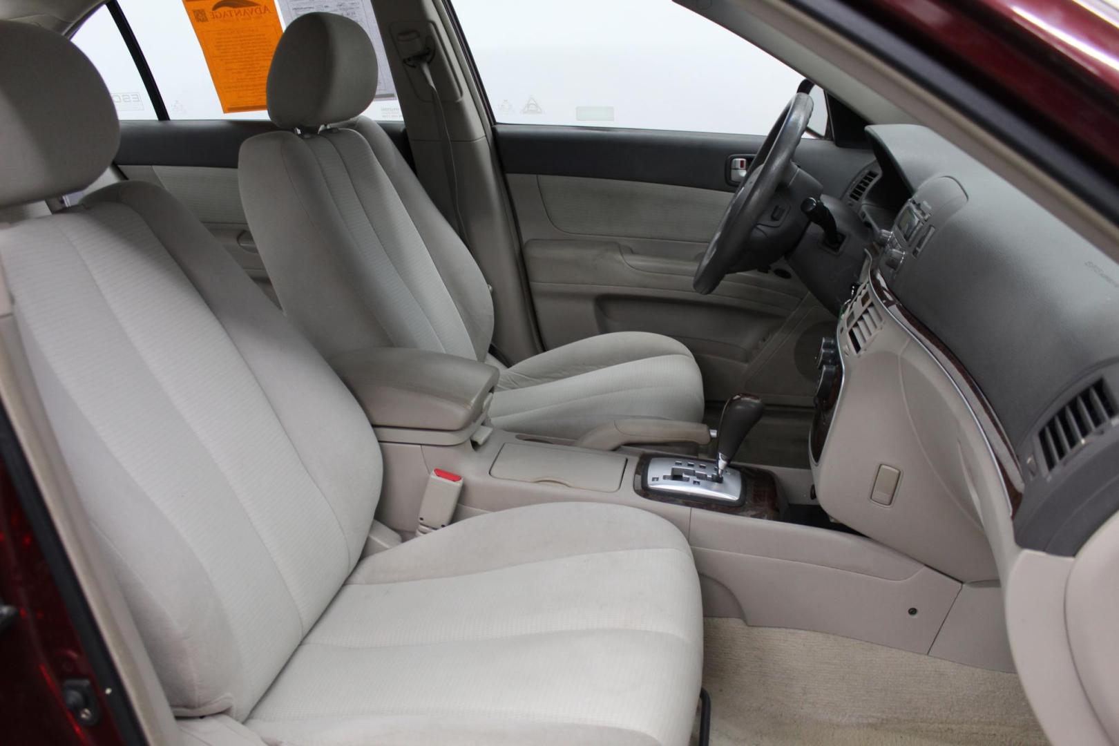 2008 /GRAY Hyundai Sonata GLS (5NPET46C08H) with an 2.4L L4 DOHC 16V engine, located at 533 S West End Blvd., Quakertown, PA, 18951, (877) 257-4995, 40.343994, -75.303604 - INCLUDED IN THE SALE PRICE OF EVERY VEHICLE: 48 Hour Money Back Guarantee 6 Month - 6,000 Mile Warranty Brand New PA State Inspection & Emission $10 Oil Changes for the Life of the Loan Complete CARFAX - Photo#5