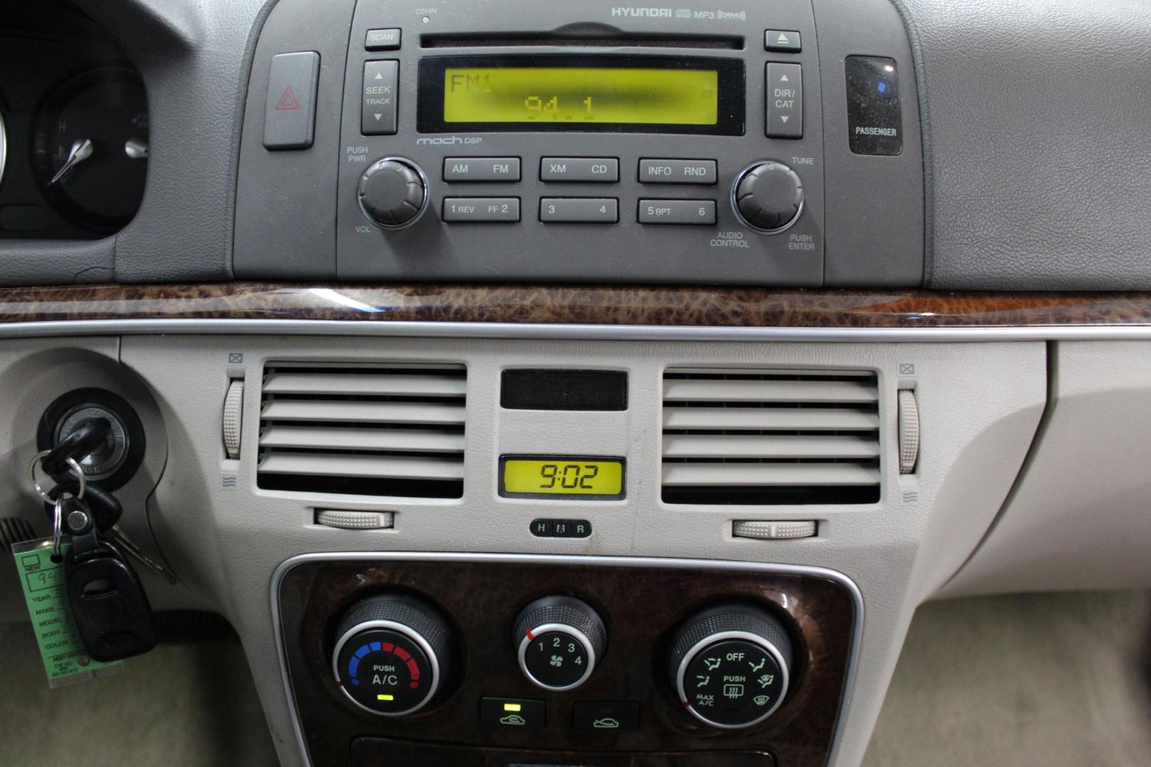 2008 /GRAY Hyundai Sonata GLS (5NPET46C08H) with an 2.4L L4 DOHC 16V engine, located at 533 S West End Blvd., Quakertown, PA, 18951, (877) 257-4995, 40.343994, -75.303604 - INCLUDED IN THE SALE PRICE OF EVERY VEHICLE: 48 Hour Money Back Guarantee 6 Month - 6,000 Mile Warranty Brand New PA State Inspection & Emission $10 Oil Changes for the Life of the Loan Complete CARFAX - Photo#7
