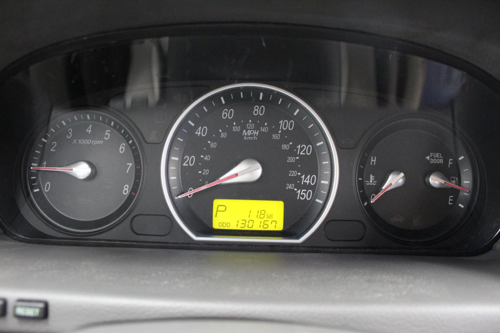 2008 /GRAY Hyundai Sonata GLS (5NPET46C08H) with an 2.4L L4 DOHC 16V engine, located at 533 S West End Blvd., Quakertown, PA, 18951, (877) 257-4995, 40.343994, -75.303604 - INCLUDED IN THE SALE PRICE OF EVERY VEHICLE: 48 Hour Money Back Guarantee 6 Month - 6,000 Mile Warranty Brand New PA State Inspection & Emission $10 Oil Changes for the Life of the Loan Complete CARFAX - Photo#8