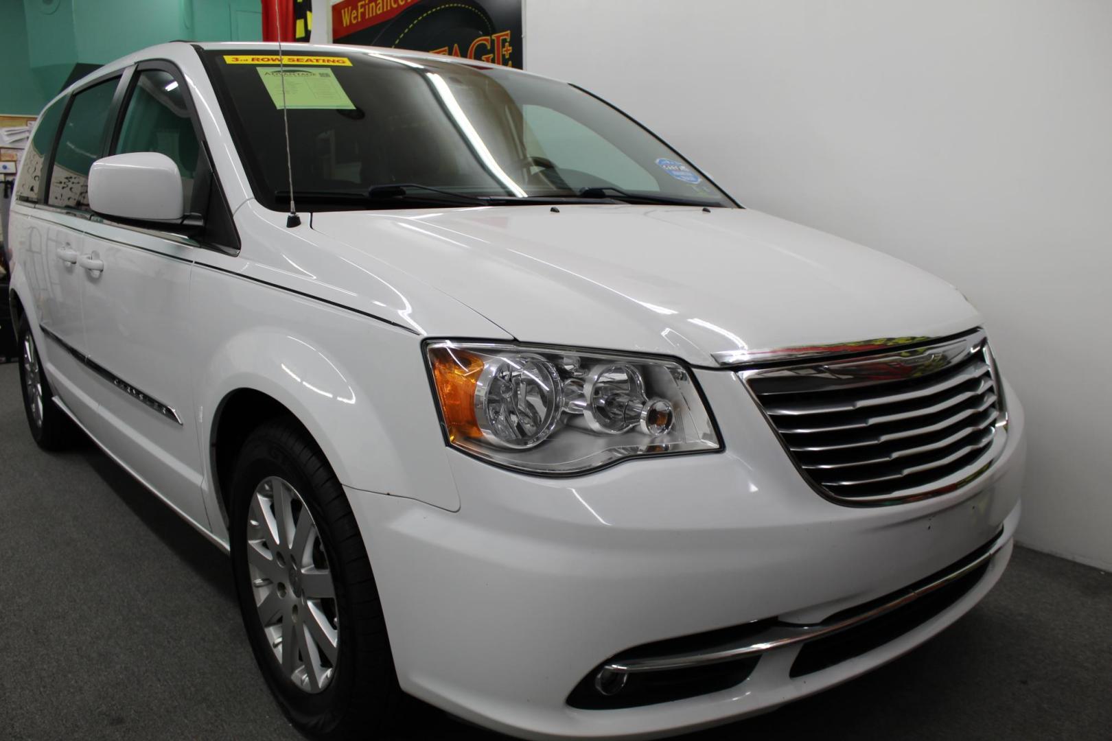2016 WHITE /Black Chrysler Town & Country Touring (2C4RC1BG7GR) with an 3.6L V6 DOHC 24V engine, 6A transmission, located at 533 S West End Blvd., Quakertown, PA, 18951, (877) 257-4995, 40.343994, -75.303604 - INCLUDED IN THE SALE PRICE OF EVERY VEHICLE: 48 Hour Money Back Guarantee 6 Month - 6,000 Mile Warranty Brand New PA State Inspection & Emission $10 Oil Changes for the Life of the Loan Complete CARFAX - Photo#2