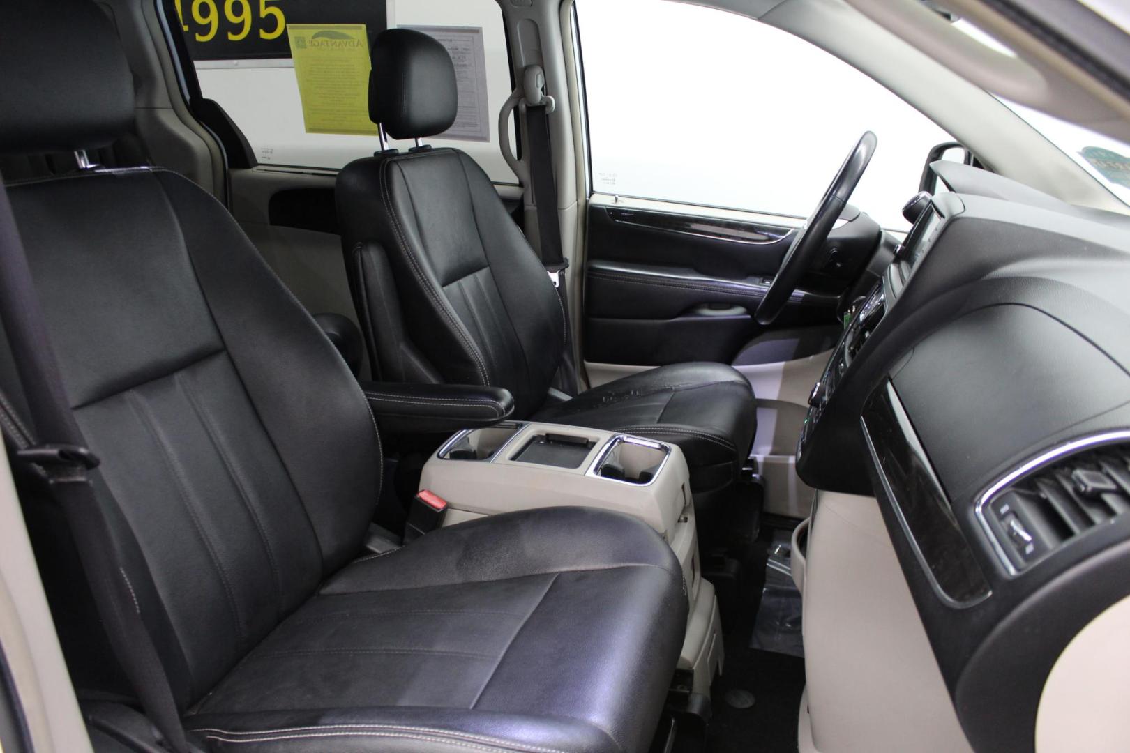 2016 WHITE /Black Chrysler Town & Country Touring (2C4RC1BG7GR) with an 3.6L V6 DOHC 24V engine, 6A transmission, located at 533 S West End Blvd., Quakertown, PA, 18951, (877) 257-4995, 40.343994, -75.303604 - INCLUDED IN THE SALE PRICE OF EVERY VEHICLE: 48 Hour Money Back Guarantee 6 Month - 6,000 Mile Warranty Brand New PA State Inspection & Emission $10 Oil Changes for the Life of the Loan Complete CARFAX - Photo#6