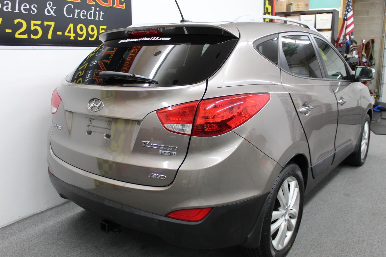2013 SILVER /GRAY Hyundai Tucson Limited Auto AWD (KM8JUCAC4DU) with an 2.4L L4 DOHC 16V engine, 6-Speed Automatic transmission, located at 533 S West End Blvd., Quakertown, PA, 18951, (877) 257-4995, 40.343994, -75.303604 - INCLUDED IN THE SALE PRICE OF EVERY VEHICLE: 48 Hour Money Back Guarantee 6 Month - 6,000 Mile Warranty Brand New PA State Inspection & Emission $10 Oil Changes for the Life of the Loan Complete CARFAX - Photo#3