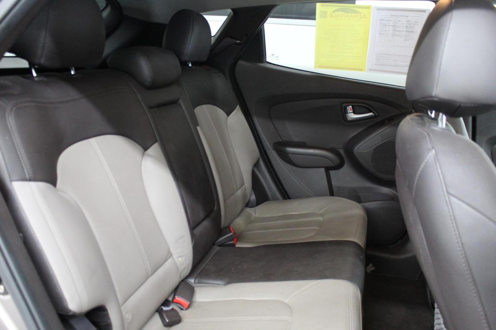 2013 SILVER /GRAY Hyundai Tucson Limited Auto AWD (KM8JUCAC4DU) with an 2.4L L4 DOHC 16V engine, 6-Speed Automatic transmission, located at 533 S West End Blvd., Quakertown, PA, 18951, (877) 257-4995, 40.343994, -75.303604 - INCLUDED IN THE SALE PRICE OF EVERY VEHICLE: 48 Hour Money Back Guarantee 6 Month - 6,000 Mile Warranty Brand New PA State Inspection & Emission $10 Oil Changes for the Life of the Loan Complete CARFAX - Photo#4