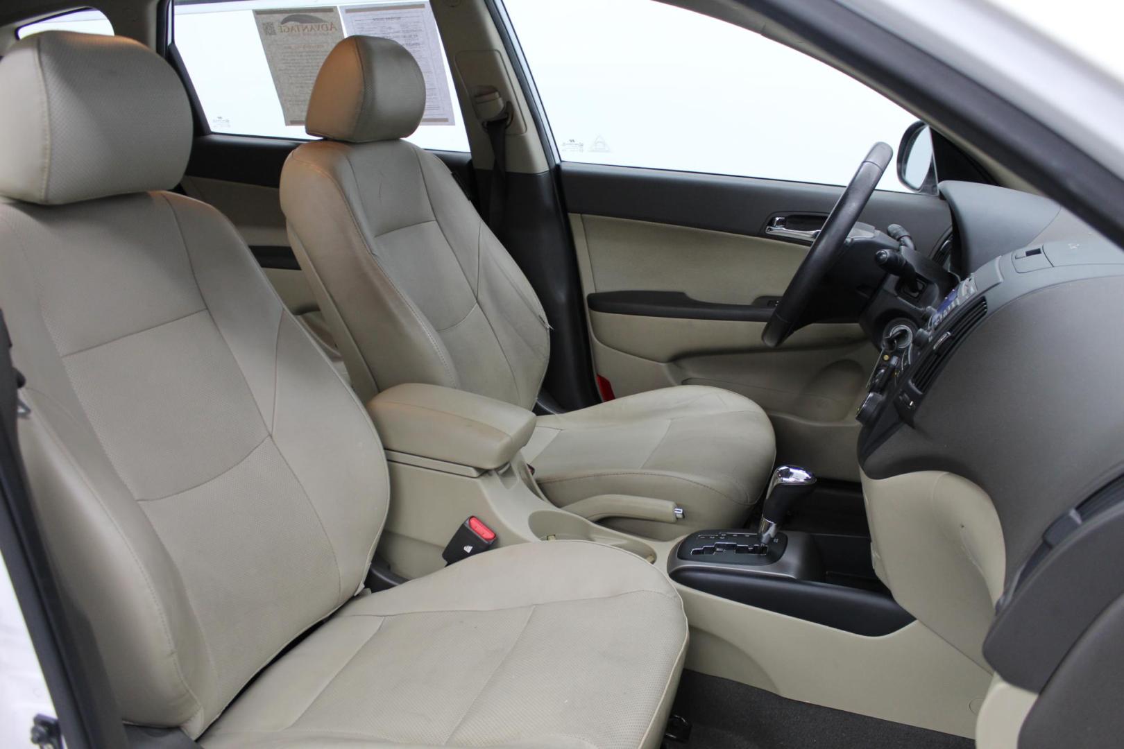 2012 WHITE /GRAY Hyundai Elantra Touring SE Manual (KMHDC8AE8CU) with an 2.0L L4 DOHC 16V engine, 5-Speed Manual transmission, located at 533 S West End Blvd., Quakertown, PA, 18951, (877) 257-4995, 40.343994, -75.303604 - INCLUDED IN THE SALE PRICE OF EVERY VEHICLE: 48 Hour Money Back Guarantee 6 Month - 6,000 Mile Warranty Brand New PA State Inspection & Emission $10 Oil Changes for the Life of the Loan Complete CARFAX - Photo#5