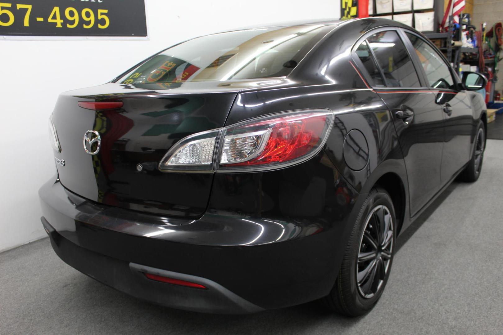 2010 /GRAY Mazda MAZDA3 i Sport 4-Door (JM1BL1SG2A1) with an 2.0L L4 DOHC 16V engine, located at 533 S West End Blvd., Quakertown, PA, 18951, (877) 257-4995, 40.343994, -75.303604 - INCLUDED IN THE SALE PRICE OF EVERY VEHICLE: 48 Hour Money Back Guarantee 6 Month - 6,000 Mile Warranty Brand New PA State Inspection & Emission $10 Oil Changes for the Life of the Loan Complete CARFAX - Photo#3