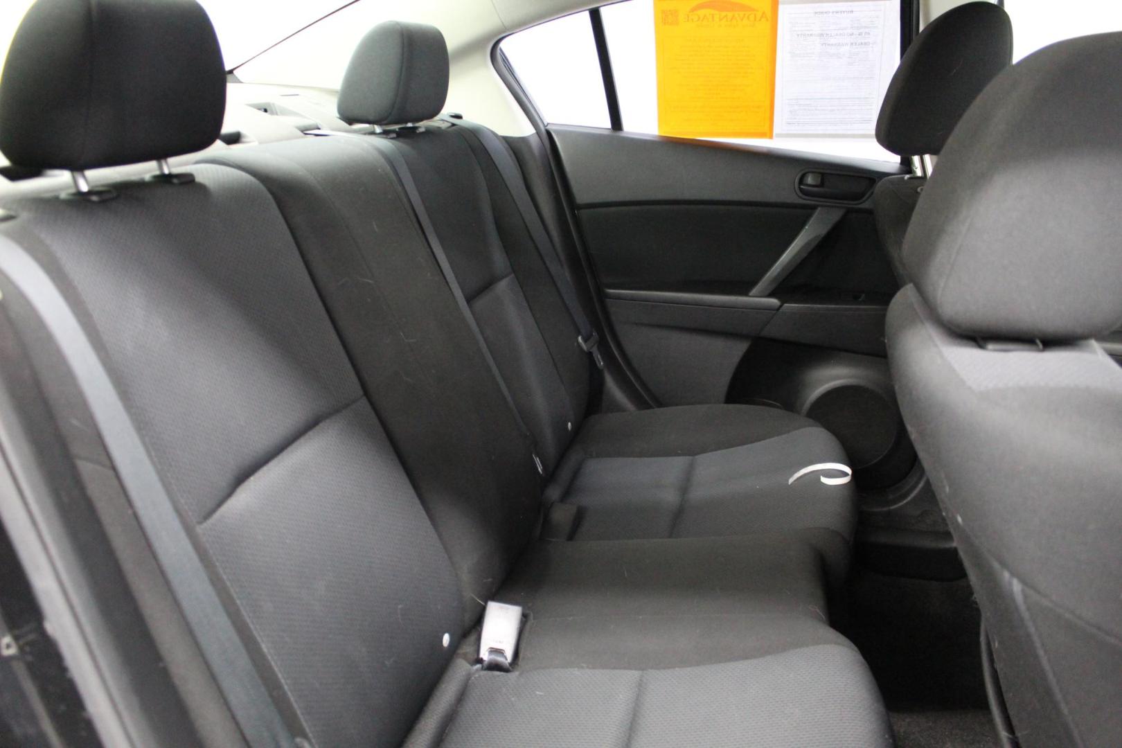 2010 /GRAY Mazda MAZDA3 i Sport 4-Door (JM1BL1SG2A1) with an 2.0L L4 DOHC 16V engine, located at 533 S West End Blvd., Quakertown, PA, 18951, (877) 257-4995, 40.343994, -75.303604 - INCLUDED IN THE SALE PRICE OF EVERY VEHICLE: 48 Hour Money Back Guarantee 6 Month - 6,000 Mile Warranty Brand New PA State Inspection & Emission $10 Oil Changes for the Life of the Loan Complete CARFAX - Photo#4