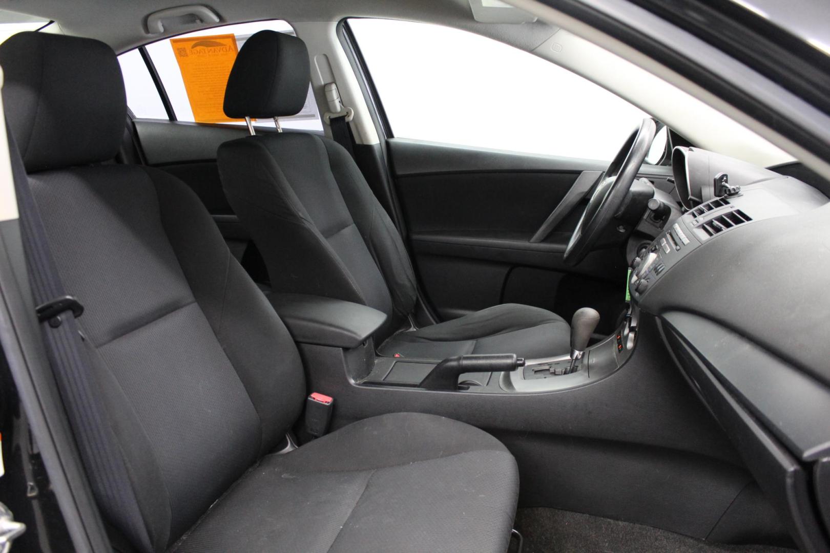 2010 /GRAY Mazda MAZDA3 i Sport 4-Door (JM1BL1SG2A1) with an 2.0L L4 DOHC 16V engine, located at 533 S West End Blvd., Quakertown, PA, 18951, (877) 257-4995, 40.343994, -75.303604 - INCLUDED IN THE SALE PRICE OF EVERY VEHICLE: 48 Hour Money Back Guarantee 6 Month - 6,000 Mile Warranty Brand New PA State Inspection & Emission $10 Oil Changes for the Life of the Loan Complete CARFAX - Photo#5