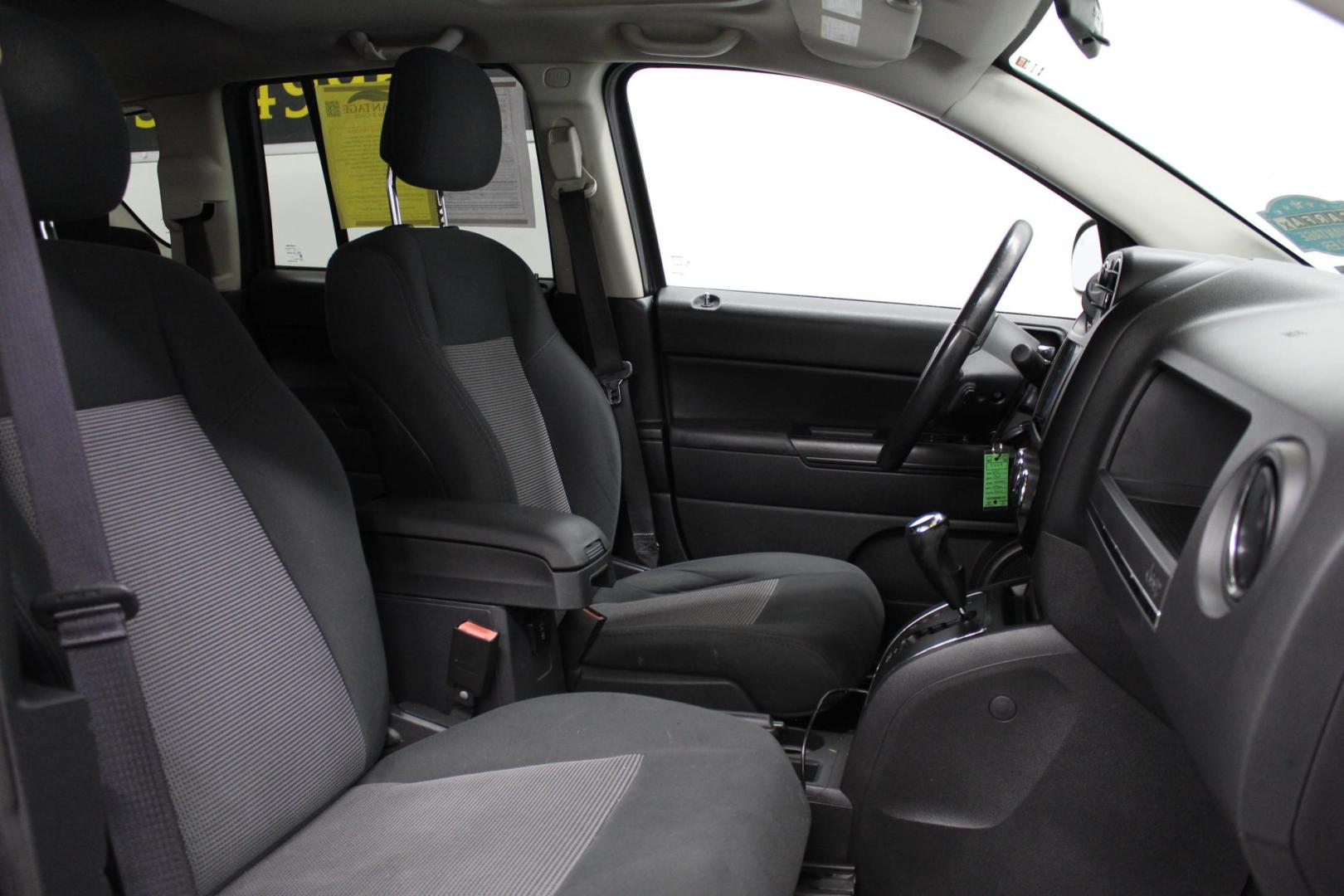 2011 /GRAY Jeep Compass Sport 4WD (1J4NF1FB7BD) with an 2.4L L4 DOHC 16V engine, located at 533 S West End Blvd., Quakertown, PA, 18951, (877) 257-4995, 40.343994, -75.303604 - INCLUDED IN THE SALE PRICE OF EVERY VEHICLE: 48 Hour Money Back Guarantee 6 Month - 6,000 Mile Warranty Brand New PA State Inspection & Emission $10 Oil Changes for the Life of the Loan Complete CARFAX - Photo#5