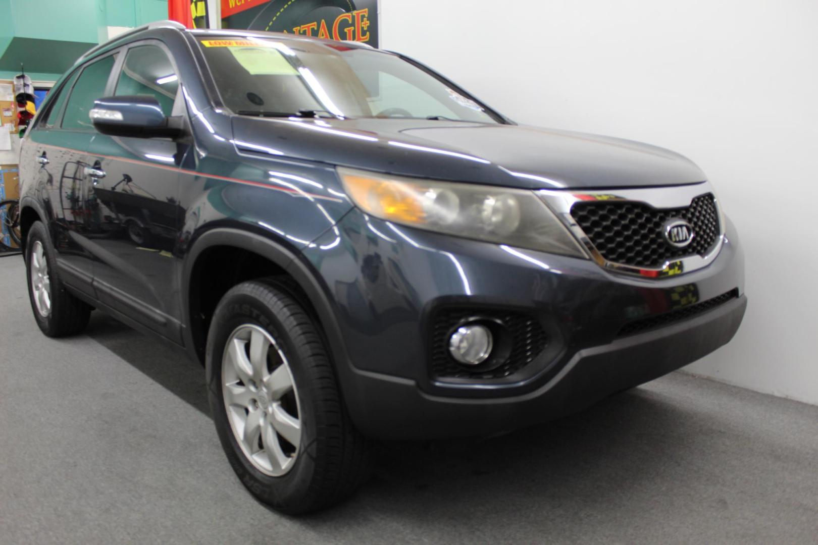 2011 Blue /GRAY Kia Sorento LX 2WD (5XYKT4A16BG) with an 2.4L L4 DOHC 16V engine, 6-Speed Automatic transmission, located at 533 S West End Blvd., Quakertown, PA, 18951, (877) 257-4995, 40.343994, -75.303604 - INCLUDED IN THE SALE PRICE OF EVERY VEHICLE: 48 Hour Money Back Guarantee 6 Month - 6,000 Mile Warranty Brand New PA State Inspection & Emission $10 Oil Changes for the Life of the Loan Complete CARFAX - Photo#2