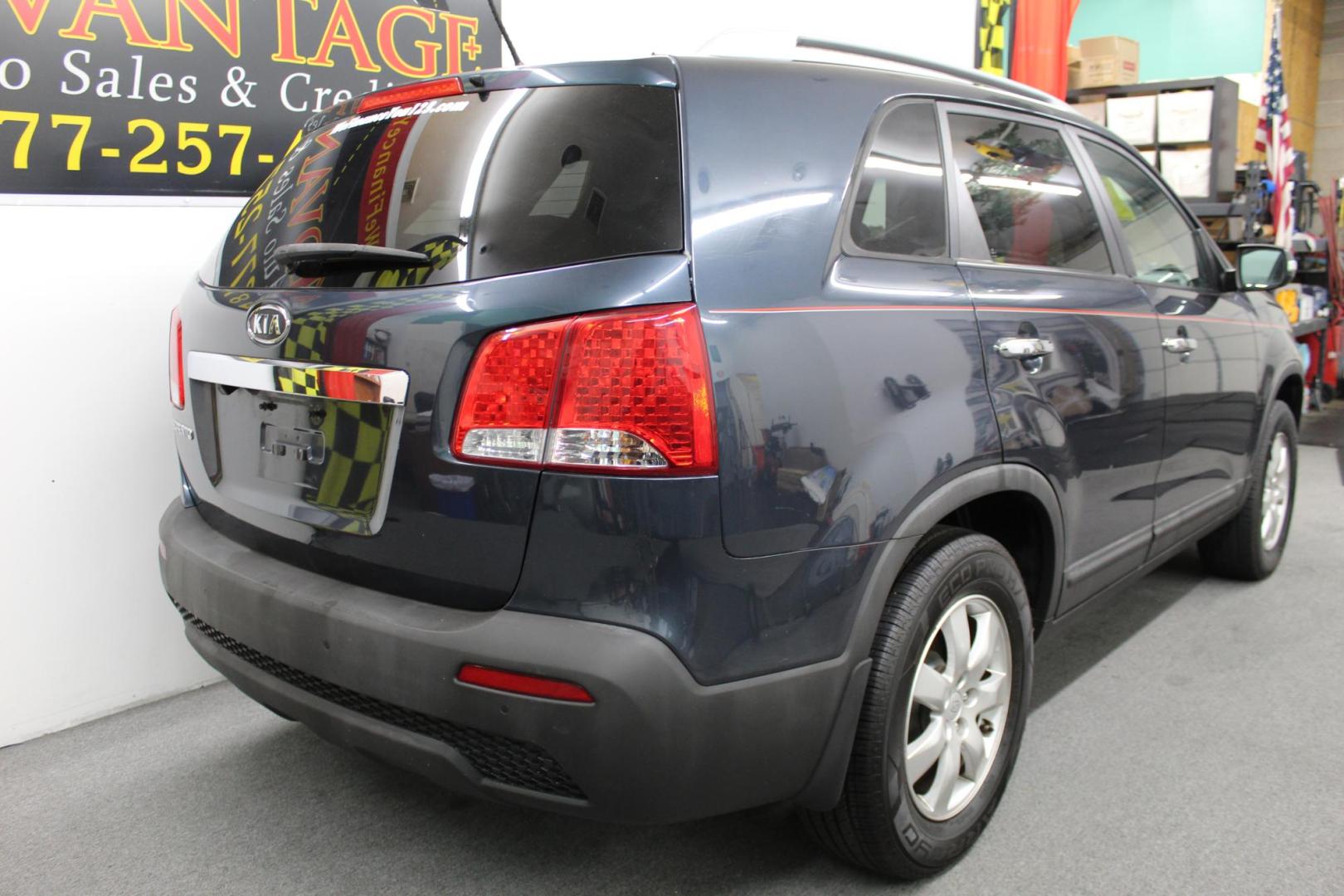 2011 Blue /GRAY Kia Sorento LX 2WD (5XYKT4A16BG) with an 2.4L L4 DOHC 16V engine, 6-Speed Automatic transmission, located at 533 S West End Blvd., Quakertown, PA, 18951, (877) 257-4995, 40.343994, -75.303604 - INCLUDED IN THE SALE PRICE OF EVERY VEHICLE: 48 Hour Money Back Guarantee 6 Month - 6,000 Mile Warranty Brand New PA State Inspection & Emission $10 Oil Changes for the Life of the Loan Complete CARFAX - Photo#3