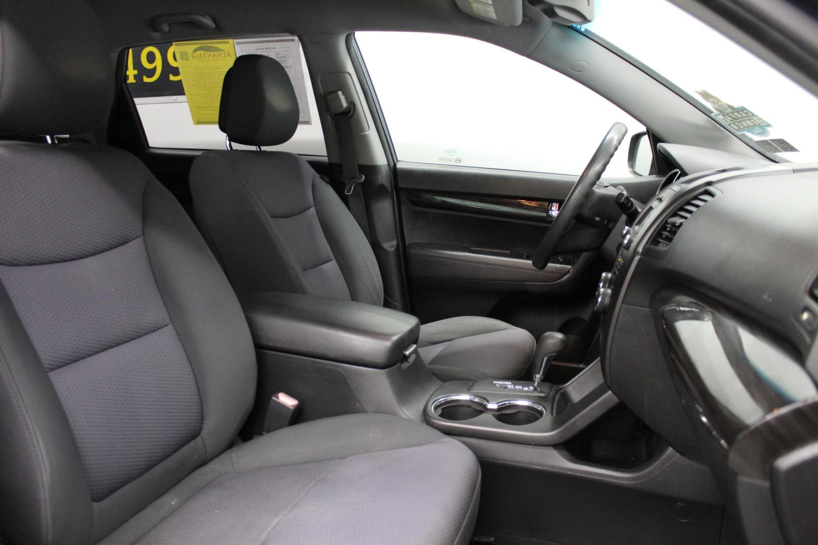 2011 Blue /GRAY Kia Sorento LX 2WD (5XYKT4A16BG) with an 2.4L L4 DOHC 16V engine, 6-Speed Automatic transmission, located at 533 S West End Blvd., Quakertown, PA, 18951, (877) 257-4995, 40.343994, -75.303604 - INCLUDED IN THE SALE PRICE OF EVERY VEHICLE: 48 Hour Money Back Guarantee 6 Month - 6,000 Mile Warranty Brand New PA State Inspection & Emission $10 Oil Changes for the Life of the Loan Complete CARFAX - Photo#6