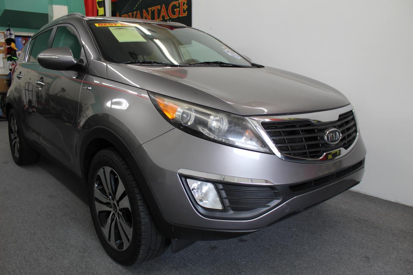 2012 /GRAY Kia Sportage EX AWD (KNDPCCA24C7) with an 2.4L V6 DOHC 24V engine, 6-Speed Automatic transmission, located at 533 S West End Blvd., Quakertown, PA, 18951, (877) 257-4995, 40.343994, -75.303604 - INCLUDED IN THE SALE PRICE OF EVERY VEHICLE: 48 Hour Money Back Guarantee 6 Month - 6,000 Mile Warranty Brand New PA State Inspection & Emission $10 Oil Changes for the Life of the Loan Complete CARFAX - Photo#2