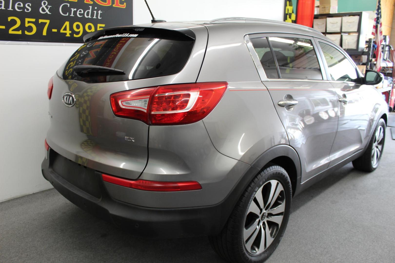 2012 /GRAY Kia Sportage EX AWD (KNDPCCA24C7) with an 2.4L V6 DOHC 24V engine, 6-Speed Automatic transmission, located at 533 S West End Blvd., Quakertown, PA, 18951, (877) 257-4995, 40.343994, -75.303604 - INCLUDED IN THE SALE PRICE OF EVERY VEHICLE: 48 Hour Money Back Guarantee 6 Month - 6,000 Mile Warranty Brand New PA State Inspection & Emission $10 Oil Changes for the Life of the Loan Complete CARFAX - Photo#3