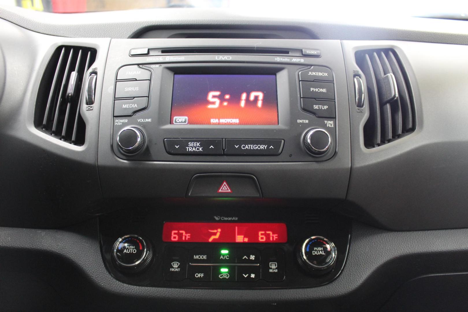 2012 /GRAY Kia Sportage EX AWD (KNDPCCA24C7) with an 2.4L V6 DOHC 24V engine, 6-Speed Automatic transmission, located at 533 S West End Blvd., Quakertown, PA, 18951, (877) 257-4995, 40.343994, -75.303604 - INCLUDED IN THE SALE PRICE OF EVERY VEHICLE: 48 Hour Money Back Guarantee 6 Month - 6,000 Mile Warranty Brand New PA State Inspection & Emission $10 Oil Changes for the Life of the Loan Complete CARFAX - Photo#7