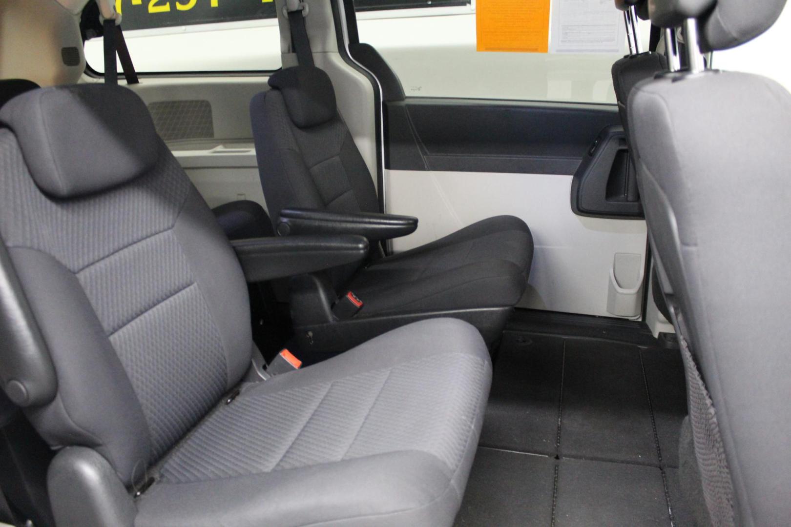 2010 SILVER /GRAY Dodge Grand Caravan SXT (2D4RN5D19AR) , 4-Speed Automatic transmission, located at 533 S West End Blvd., Quakertown, PA, 18951, (877) 257-4995, 40.343994, -75.303604 - INCLUDED IN THE SALE PRICE OF EVERY VEHICLE: 48 Hour Money Back Guarantee 6 Month - 6,000 Mile Warranty Brand New PA State Inspection & Emission $10 Oil Changes for the Life of the Loan Complete CARFAX - Photo#5