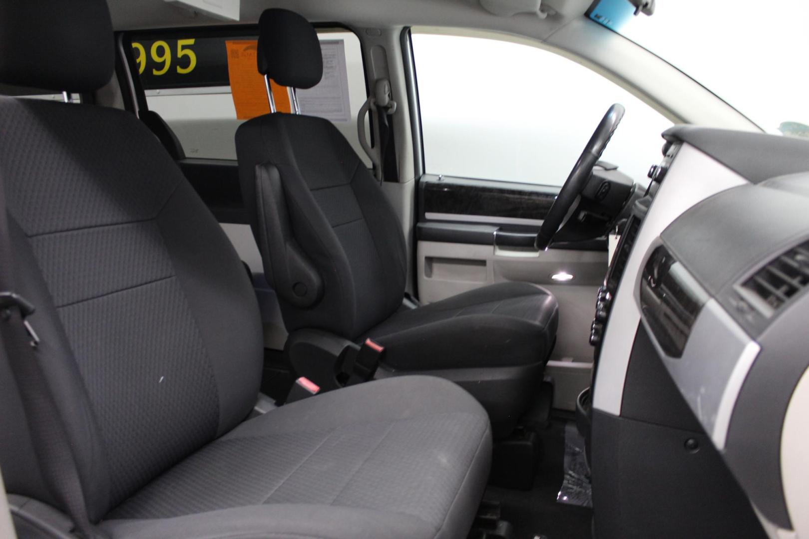 2010 SILVER /GRAY Dodge Grand Caravan SXT (2D4RN5D19AR) , 4-Speed Automatic transmission, located at 533 S West End Blvd., Quakertown, PA, 18951, (877) 257-4995, 40.343994, -75.303604 - INCLUDED IN THE SALE PRICE OF EVERY VEHICLE: 48 Hour Money Back Guarantee 6 Month - 6,000 Mile Warranty Brand New PA State Inspection & Emission $10 Oil Changes for the Life of the Loan Complete CARFAX - Photo#6