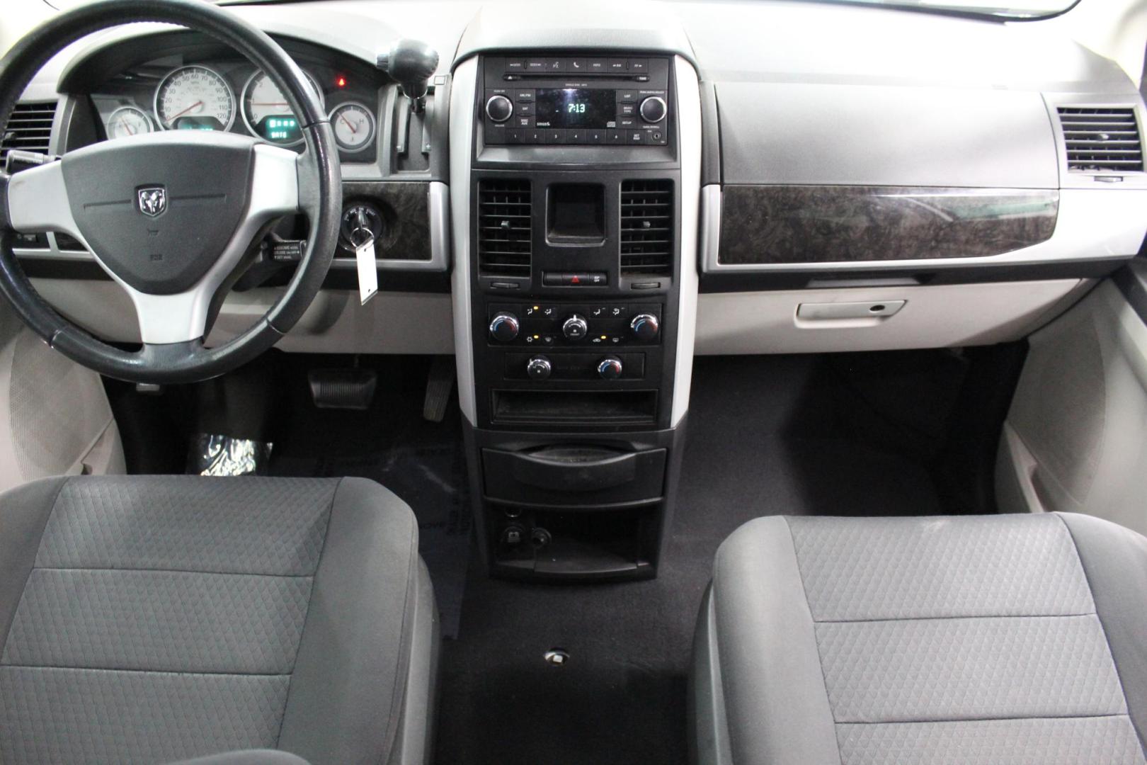 2010 SILVER /GRAY Dodge Grand Caravan SXT (2D4RN5D19AR) , 4-Speed Automatic transmission, located at 533 S West End Blvd., Quakertown, PA, 18951, (877) 257-4995, 40.343994, -75.303604 - INCLUDED IN THE SALE PRICE OF EVERY VEHICLE: 48 Hour Money Back Guarantee 6 Month - 6,000 Mile Warranty Brand New PA State Inspection & Emission $10 Oil Changes for the Life of the Loan Complete CARFAX - Photo#7