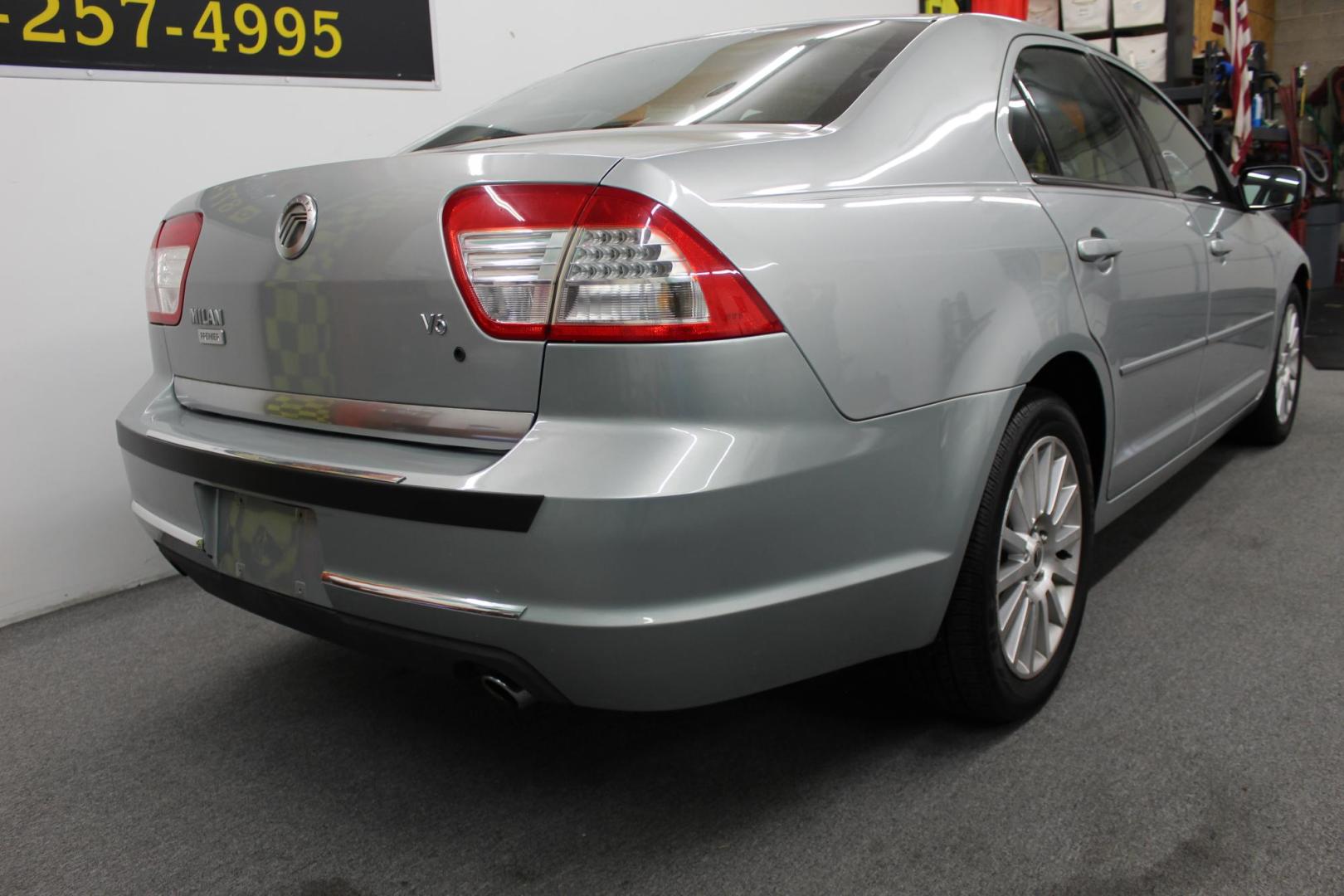 2006 SILVER /GRAY Mercury Milan V6 Premier (3MEHM08106R) with an 3.0L V6 DOHC 24V engine, 6-Speed Automatic Overdrive transmission, located at 533 S West End Blvd., Quakertown, PA, 18951, (877) 257-4995, 40.343994, -75.303604 - INCLUDED IN THE SALE PRICE OF EVERY VEHICLE: 48 Hour Money Back Guarantee 6 Month - 6,000 Mile Warranty Brand New PA State Inspection & Emission $10 Oil Changes for the Life of the Loan Complete CARFAX - Photo#3