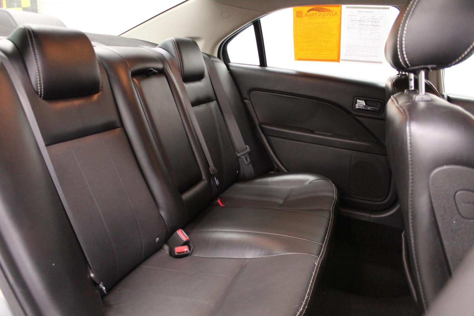 2006 SILVER /GRAY Mercury Milan V6 Premier (3MEHM08106R) with an 3.0L V6 DOHC 24V engine, 6-Speed Automatic Overdrive transmission, located at 533 S West End Blvd., Quakertown, PA, 18951, (877) 257-4995, 40.343994, -75.303604 - INCLUDED IN THE SALE PRICE OF EVERY VEHICLE: 48 Hour Money Back Guarantee 6 Month - 6,000 Mile Warranty Brand New PA State Inspection & Emission $10 Oil Changes for the Life of the Loan Complete CARFAX - Photo#4