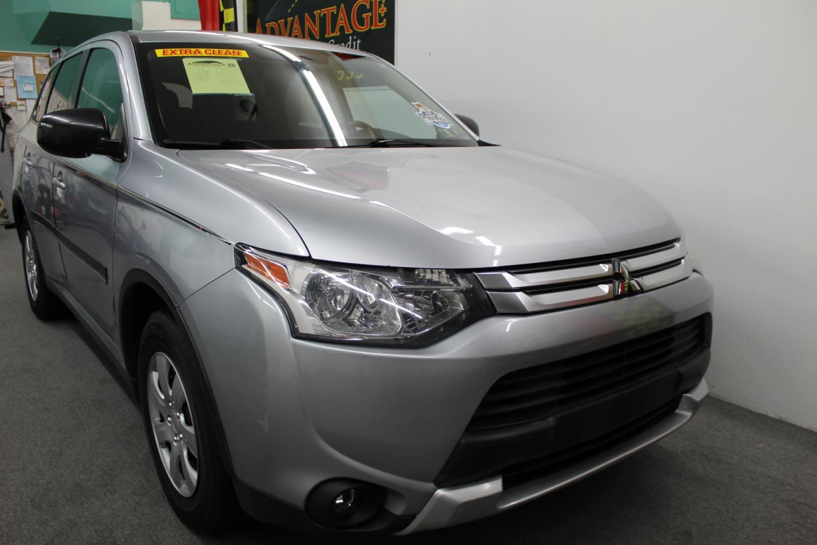 2015 /GRAY Mitsubishi Outlander ES 2WD (JA4AD2A39FZ) with an 2.4L L4 DOHC 16V engine, 6A transmission, located at 533 S West End Blvd., Quakertown, PA, 18951, (877) 257-4995, 40.343994, -75.303604 - INCLUDED IN THE SALE PRICE OF EVERY VEHICLE: 48 Hour Money Back Guarantee 6 Month - 6,000 Mile Warranty Brand New PA State Inspection & Emission $10 Oil Changes for the Life of the Loan Complete CARFAX - Photo#2
