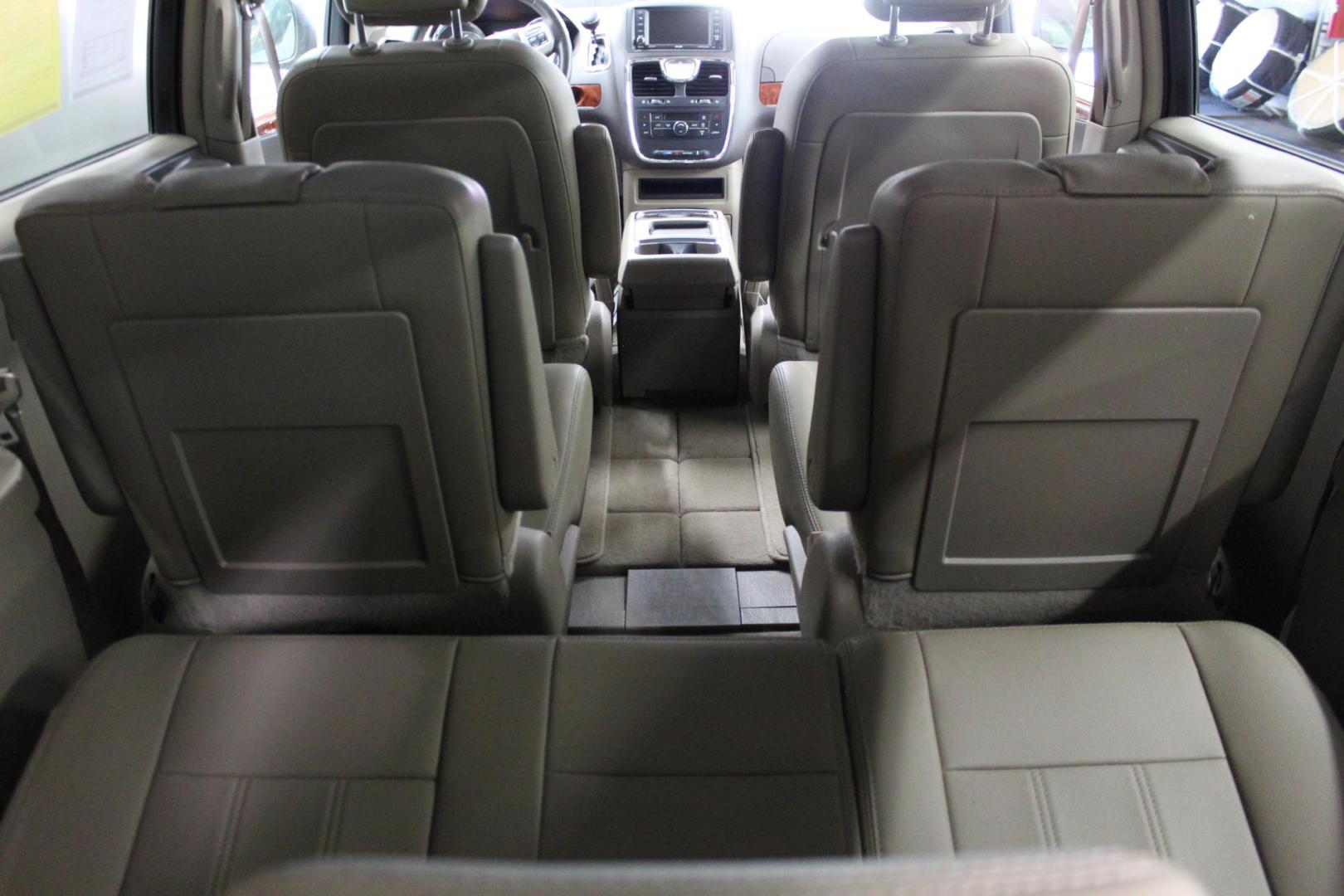 2016 Gray /Tan Chrysler Town & Country Touring (2C4RC1BG6GR) with an 3.6L V6 DOHC 24V engine, 6A transmission, located at 533 S West End Blvd., Quakertown, PA, 18951, (877) 257-4995, 40.343994, -75.303604 - INCLUDED IN THE SALE PRICE OF EVERY VEHICLE: 48 Hour Money Back Guarantee 6 Month - 6,000 Mile Warranty Brand New PA State Inspection & Emission $10 Oil Changes for the Life of the Loan Complete CARFAX - Photo#6