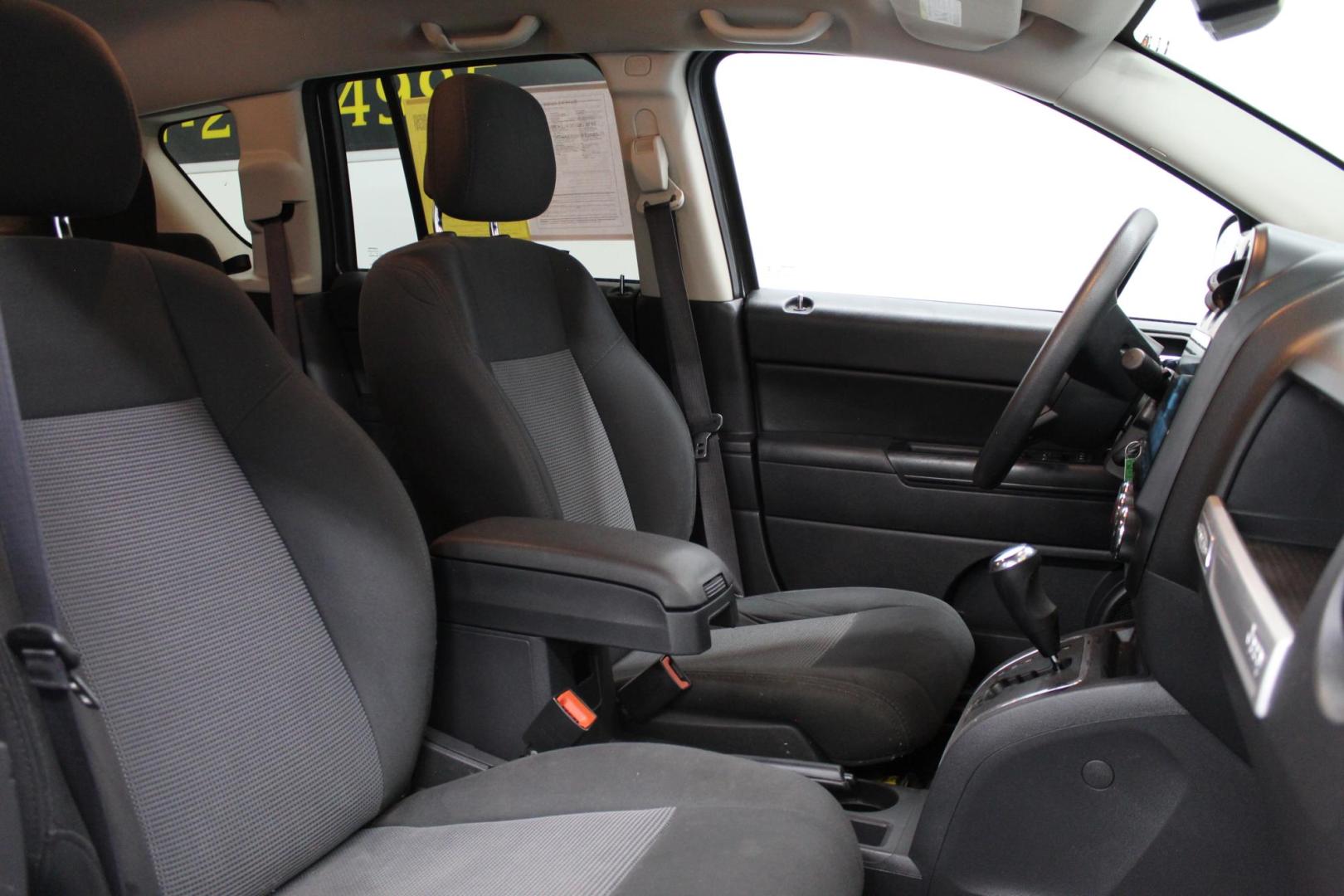 2016 SILVER /BLACK Jeep Compass Sport FWD (1C4NJCBA2GD) with an 2.0L L4 DOHC 16V engine, located at 533 S West End Blvd., Quakertown, PA, 18951, (877) 257-4995, 40.343994, -75.303604 - INCLUDED IN THE SALE PRICE OF EVERY VEHICLE: 48 Hour Money Back Guarantee 6 Month - 6,000 Mile Warranty Brand New PA State Inspection & Emission $10 Oil Changes for the Life of the Loan Complete CARFAX - Photo#5