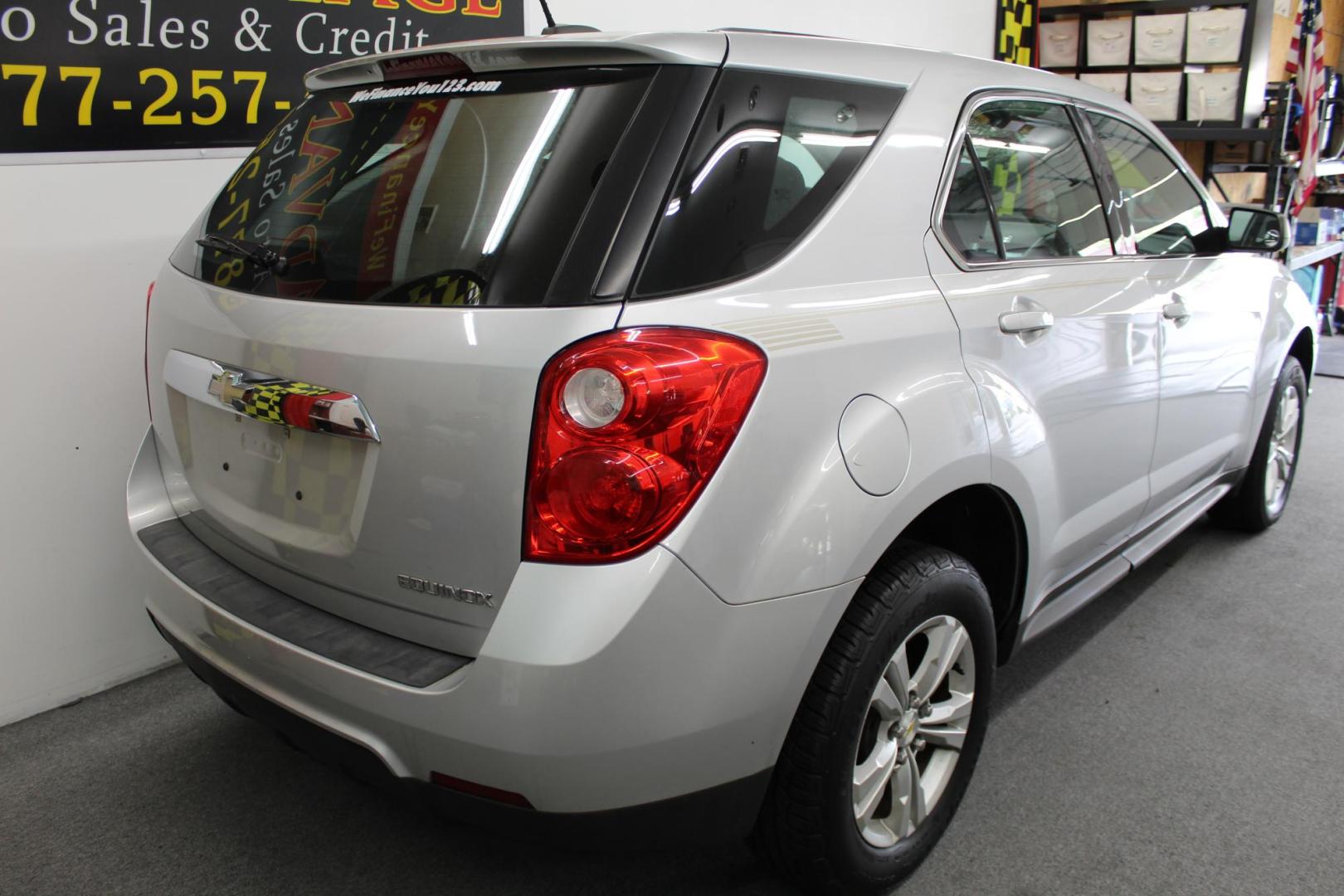 2015 SILVER /GRAY Chevrolet Equinox LS 2WD (1GNALAEK3FZ) with an 2.4L L4 DOHC 16V FFV engine, 6-Speed Automatic transmission, located at 533 S West End Blvd., Quakertown, PA, 18951, (877) 257-4995, 40.343994, -75.303604 - INCLUDED IN THE SALE PRICE OF EVERY VEHICLE: 48 Hour Money Back Guarantee 6 Month - 6,000 Mile Warranty Brand New PA State Inspection & Emission $10 Oil Changes for the Life of the Loan Complete CARFAX - Photo#3