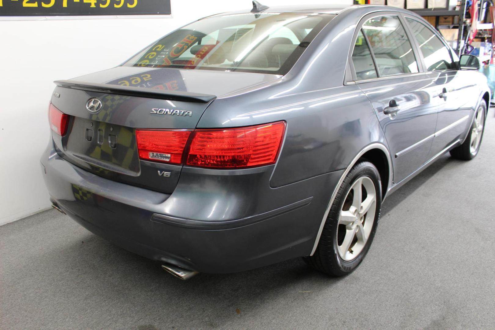 2010 Gray /GRAY Hyundai Sonata Limited V6 (5NPEU4AF0AH) with an 3.3L V6 DOHC 24V engine, 5-Speed Automatic transmission, located at 533 S West End Blvd., Quakertown, PA, 18951, (877) 257-4995, 40.343994, -75.303604 - INCLUDED IN THE SALE PRICE OF EVERY VEHICLE: 48 Hour Money Back Guarantee 6 Month - 6,000 Mile Warranty Brand New PA State Inspection & Emission $10 Oil Changes for the Life of the Loan Complete CARFAX - Photo#3