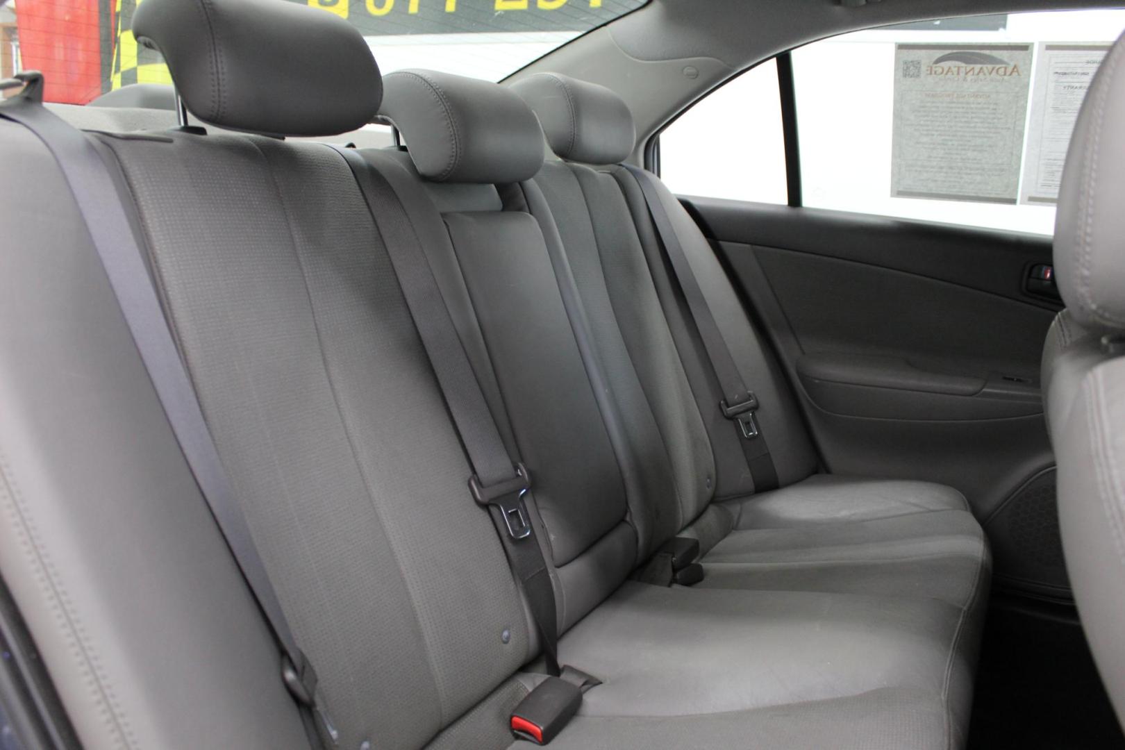 2010 Gray /GRAY Hyundai Sonata Limited V6 (5NPEU4AF0AH) with an 3.3L V6 DOHC 24V engine, 5-Speed Automatic transmission, located at 533 S West End Blvd., Quakertown, PA, 18951, (877) 257-4995, 40.343994, -75.303604 - INCLUDED IN THE SALE PRICE OF EVERY VEHICLE: 48 Hour Money Back Guarantee 6 Month - 6,000 Mile Warranty Brand New PA State Inspection & Emission $10 Oil Changes for the Life of the Loan Complete CARFAX - Photo#4