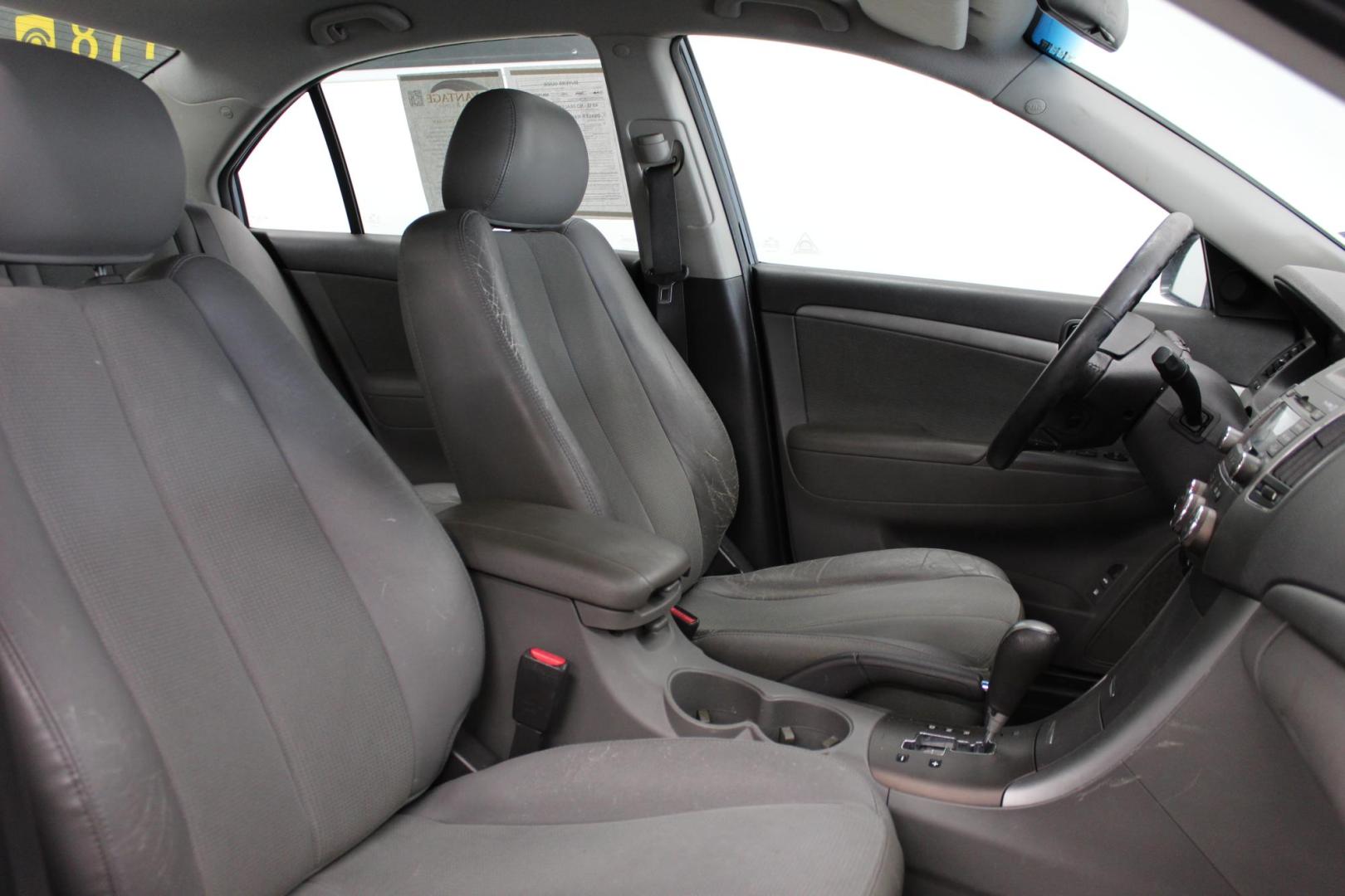 2010 Gray /GRAY Hyundai Sonata Limited V6 (5NPEU4AF0AH) with an 3.3L V6 DOHC 24V engine, 5-Speed Automatic transmission, located at 533 S West End Blvd., Quakertown, PA, 18951, (877) 257-4995, 40.343994, -75.303604 - INCLUDED IN THE SALE PRICE OF EVERY VEHICLE: 48 Hour Money Back Guarantee 6 Month - 6,000 Mile Warranty Brand New PA State Inspection & Emission $10 Oil Changes for the Life of the Loan Complete CARFAX - Photo#5