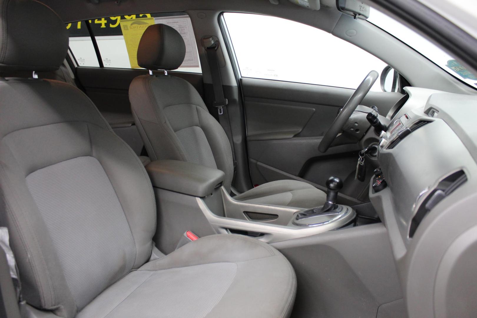 2014 /GRAY Kia Sportage LX FWD (KNDPB3AC4E7) with an 2.4L V6 DOHC 24V engine, 6-Speed Automatic transmission, located at 533 S West End Blvd., Quakertown, PA, 18951, (877) 257-4995, 40.343994, -75.303604 - INCLUDED IN THE SALE PRICE OF EVERY VEHICLE: 48 Hour Money Back Guarantee 6 Month - 6,000 Mile Warranty Brand New PA State Inspection & Emission $10 Oil Changes for the Life of the Loan Complete CARFAX - Photo#5