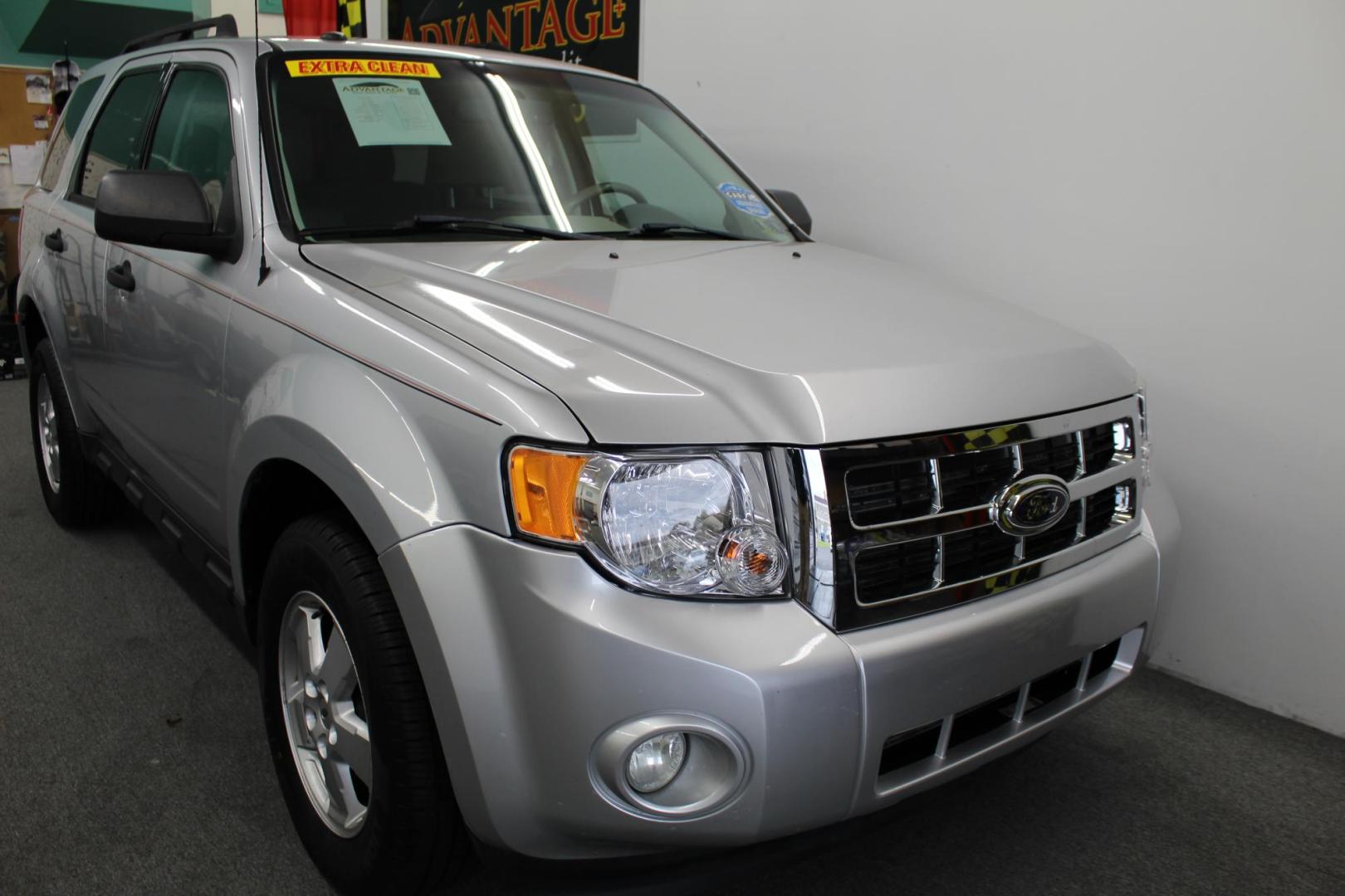 2012 SILVER /Beige Ford Escape XLT FWD (1FMCU0D74CK) with an 2.5L L4 DOHC 16V engine, 6-Speed Automatic transmission, located at 533 S West End Blvd., Quakertown, PA, 18951, (877) 257-4995, 40.343994, -75.303604 - INCLUDED IN THE SALE PRICE OF EVERY VEHICLE: 48 Hour Money Back Guarantee 6 Month - 6,000 Mile Warranty Brand New PA State Inspection & Emission $10 Oil Changes for the Life of the Loan Complete CARFAX - Photo#2