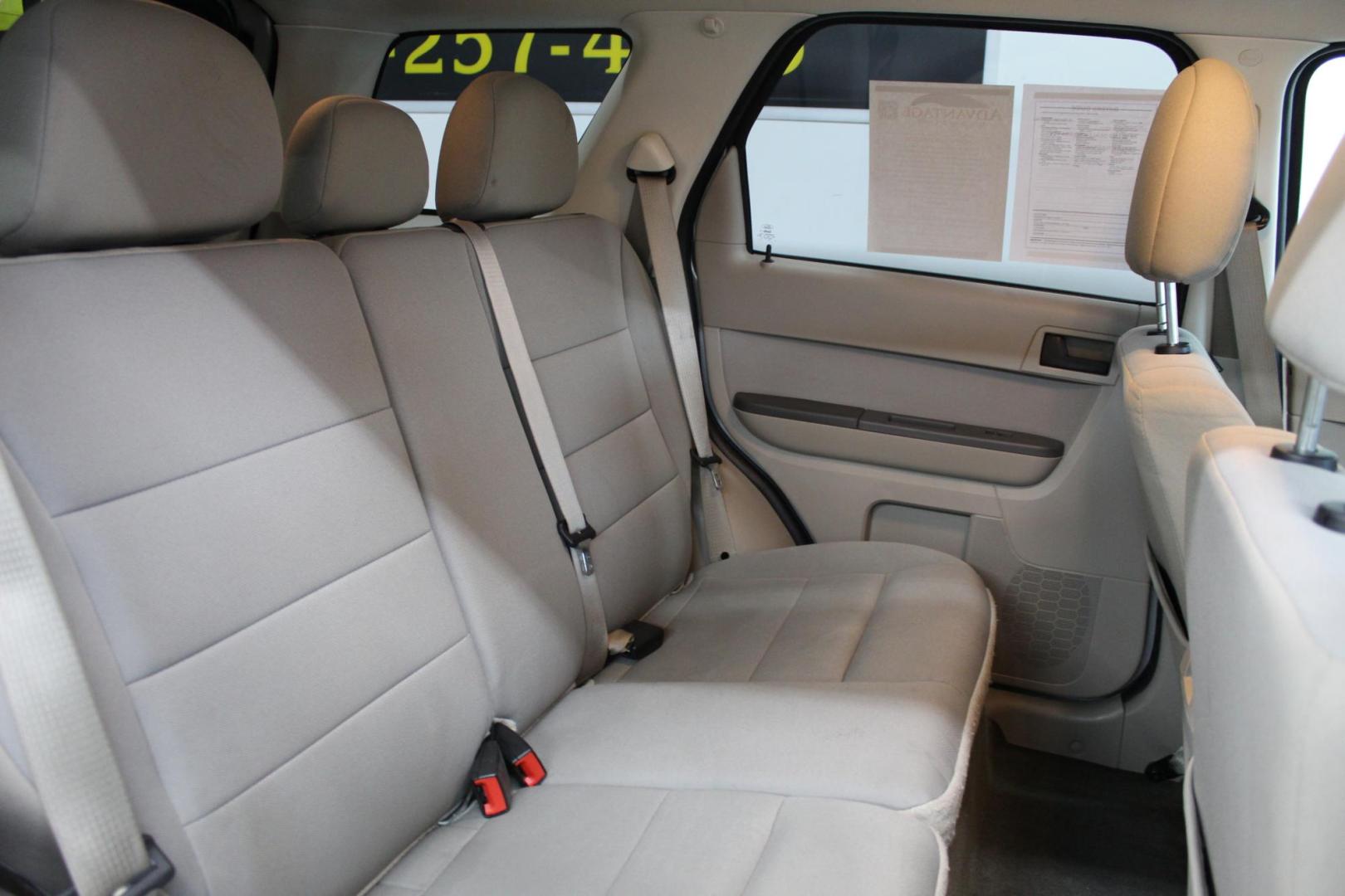 2012 SILVER /Beige Ford Escape XLT FWD (1FMCU0D74CK) with an 2.5L L4 DOHC 16V engine, 6-Speed Automatic transmission, located at 533 S West End Blvd., Quakertown, PA, 18951, (877) 257-4995, 40.343994, -75.303604 - INCLUDED IN THE SALE PRICE OF EVERY VEHICLE: 48 Hour Money Back Guarantee 6 Month - 6,000 Mile Warranty Brand New PA State Inspection & Emission $10 Oil Changes for the Life of the Loan Complete CARFAX - Photo#4