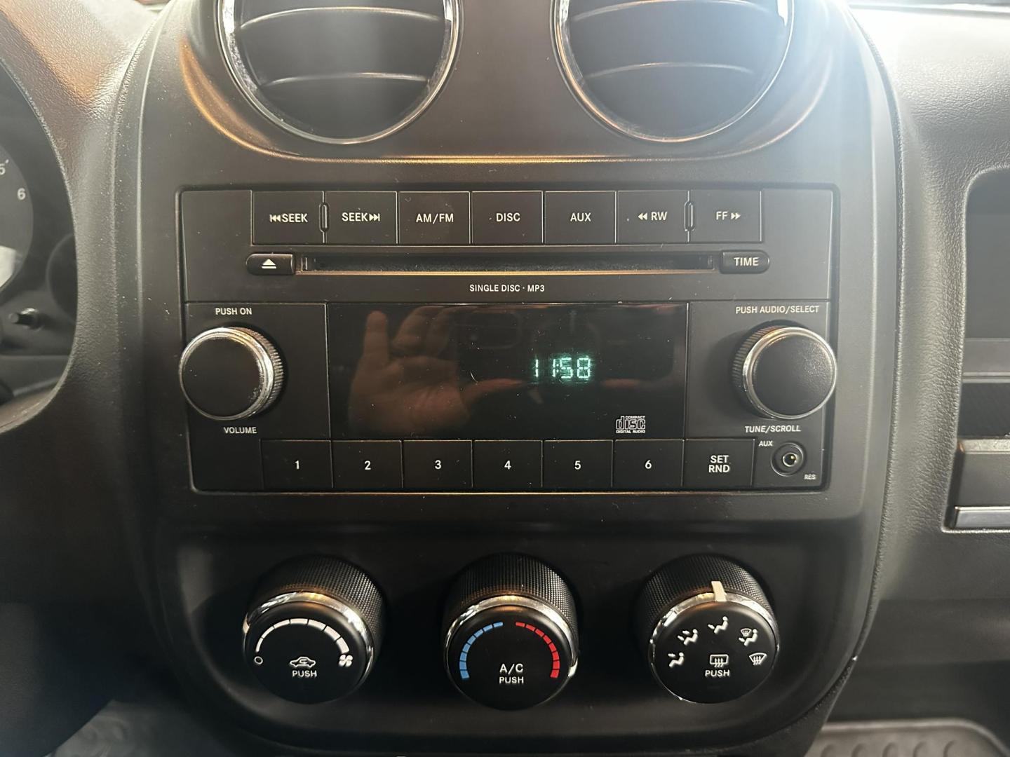 2011 SILVER /GRAY Jeep Patriot 4WD (1J4NF1GB4BD) with an 2.4L L4 DOHC 16V engine, located at 533 S West End Blvd., Quakertown, PA, 18951, (877) 257-4995, 40.343994, -75.303604 - INCLUDED IN THE SALE PRICE OF EVERY VEHICLE: 48 Hour Money Back Guarantee 6 Month - 6,000 Mile Warranty Brand New PA State Inspection & Emission $10 Oil Changes for the Life of the Loan Complete CARFAX - Photo#7