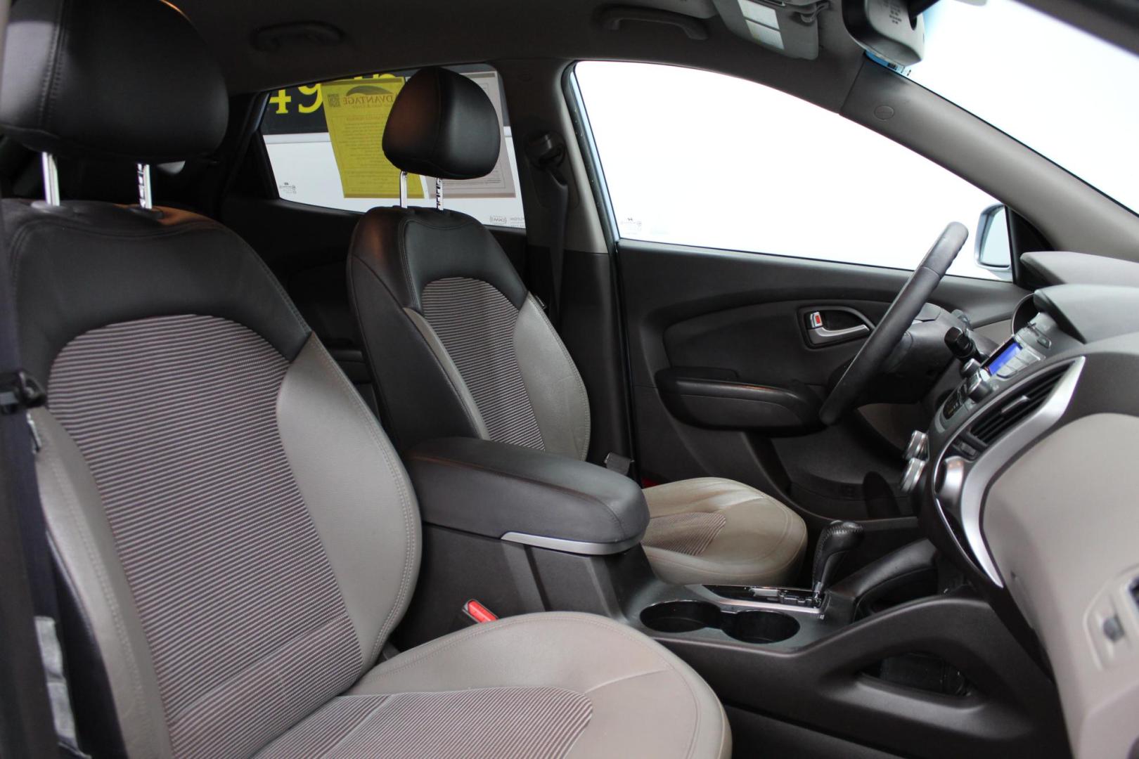 2012 Blue /GRAY Hyundai Tucson Limited Auto AWD (KM8JUCAC3CU) with an 2.4L L4 DOHC 16V engine, 6-Speed Automatic transmission, located at 533 S West End Blvd., Quakertown, PA, 18951, (877) 257-4995, 40.343994, -75.303604 - INCLUDED IN THE SALE PRICE OF EVERY VEHICLE: 48 Hour Money Back Guarantee 6 Month - 6,000 Mile Warranty Brand New PA State Inspection & Emission $10 Oil Changes for the Life of the Loan Complete CARFAX - Photo#5