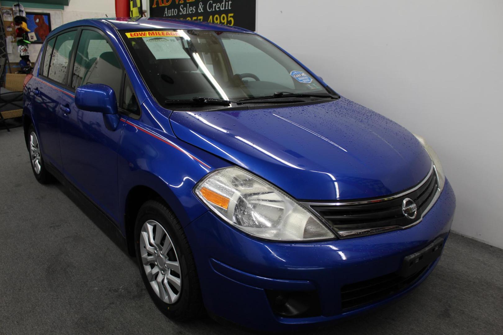 2012 Blue /Black Nissan Versa 1.8 SL Hatchback (3N1BC1CP3CK) with an 1.8L L4 DOHC 16V engine, Continuously Variable Transmission transmission, located at 533 S West End Blvd., Quakertown, PA, 18951, (877) 257-4995, 40.343994, -75.303604 - INCLUDED IN THE SALE PRICE OF EVERY VEHICLE: 48 Hour Money Back Guarantee 6 Month - 6,000 Mile Warranty Brand New PA State Inspection & Emission $10 Oil Changes for the Life of the Loan Complete CARFAX - Photo#2